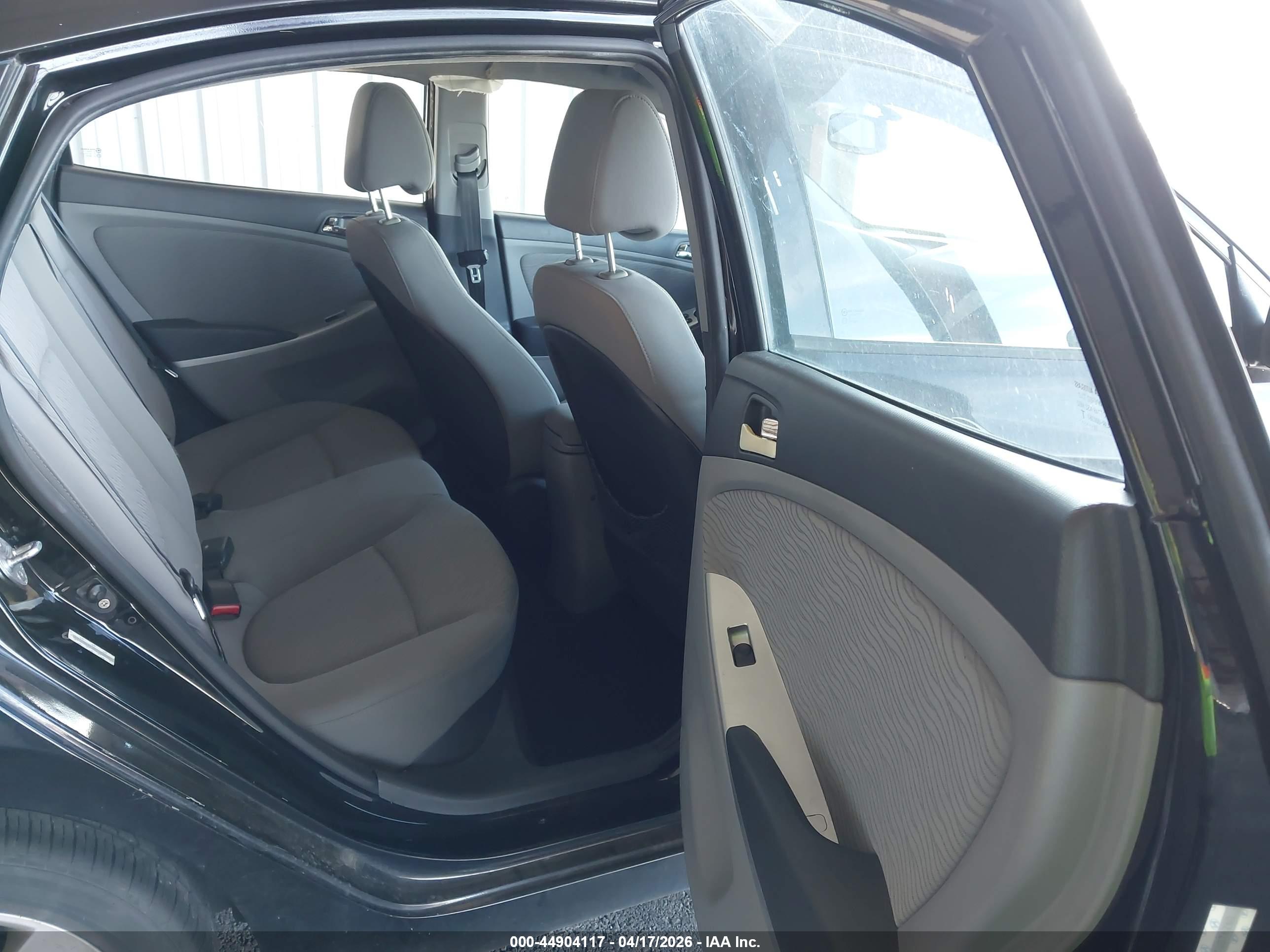 HYUNDAI ACCENT image 8