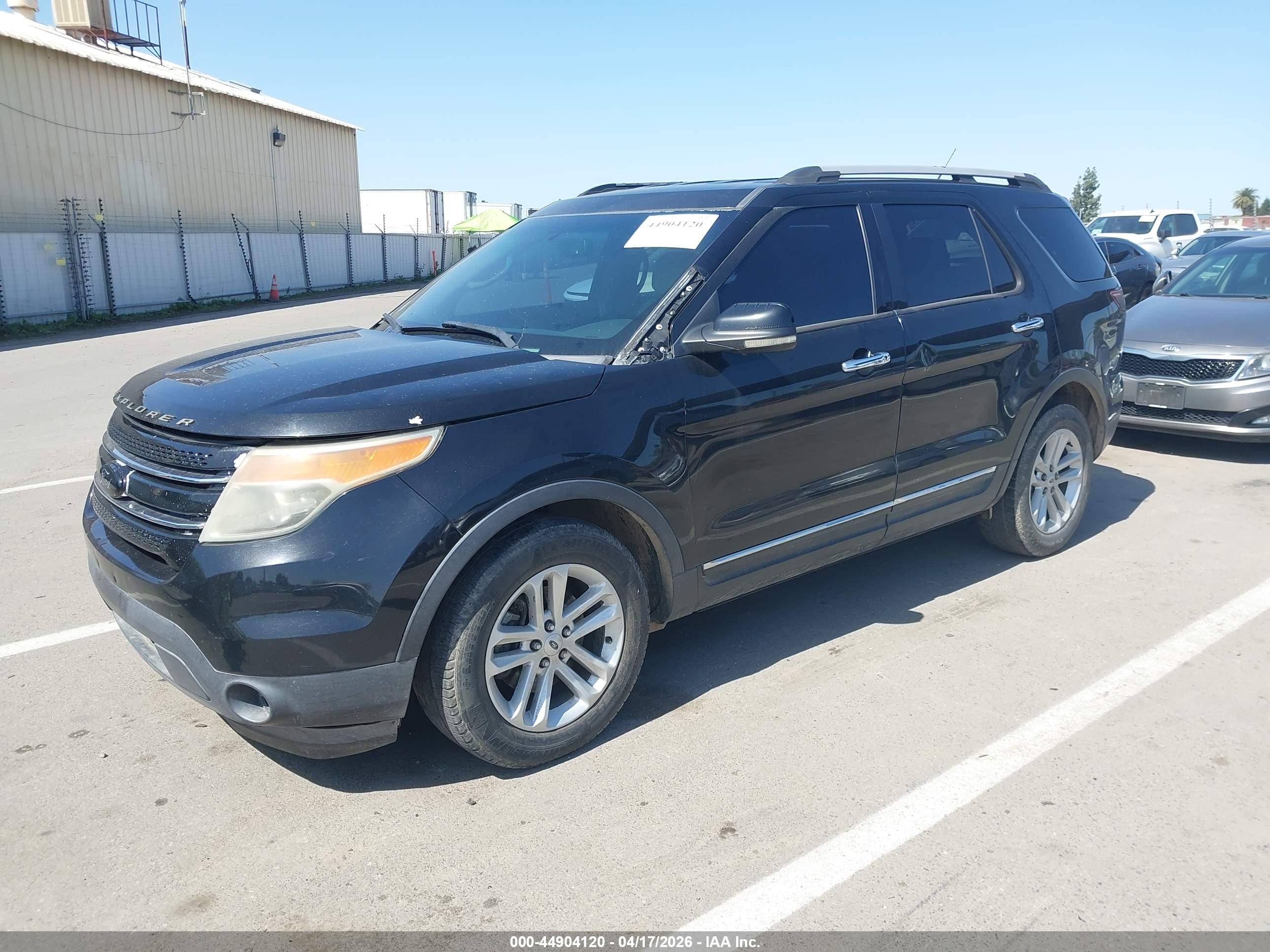 FORD EXPLORER image 2