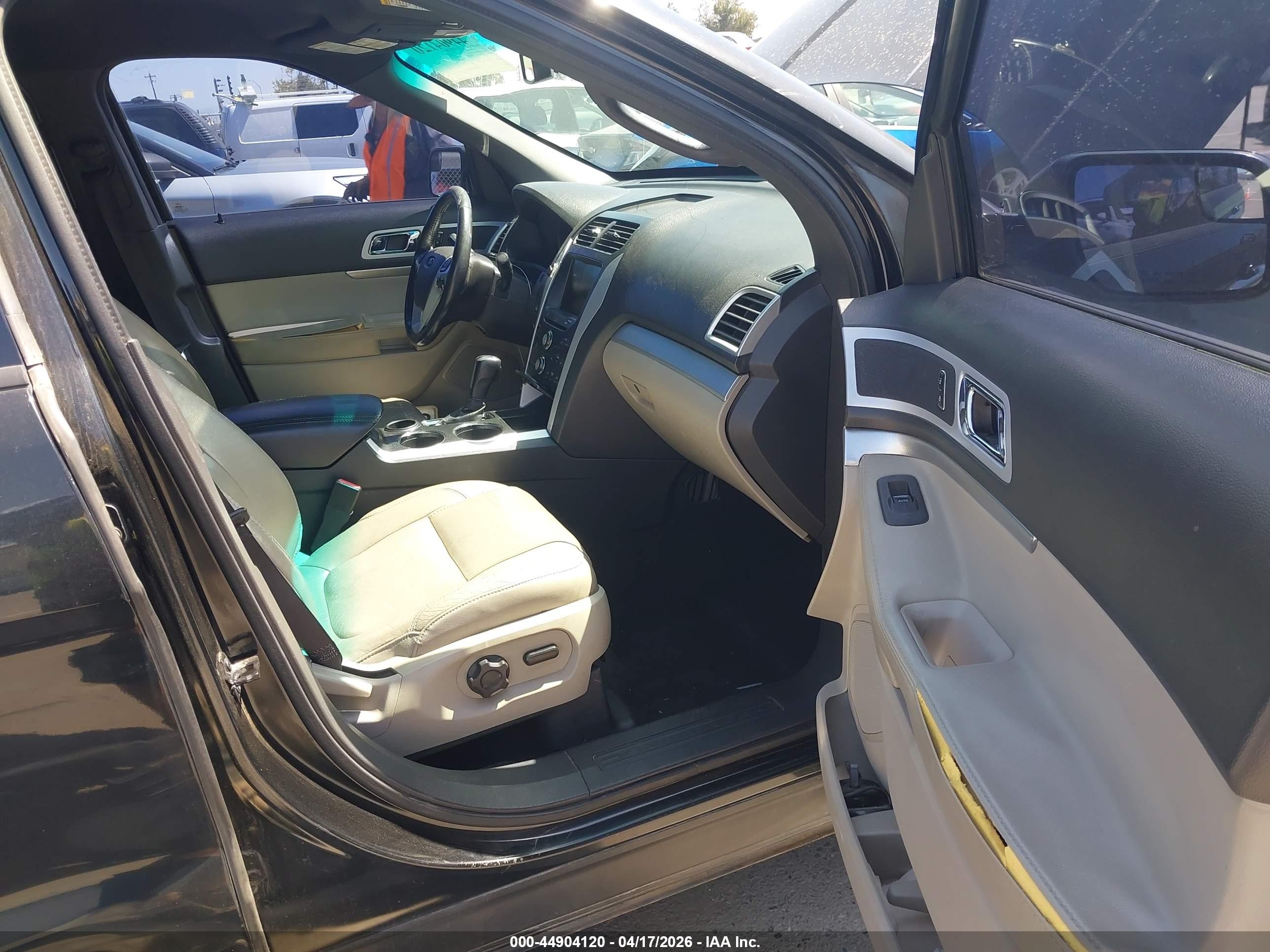 FORD EXPLORER image 5