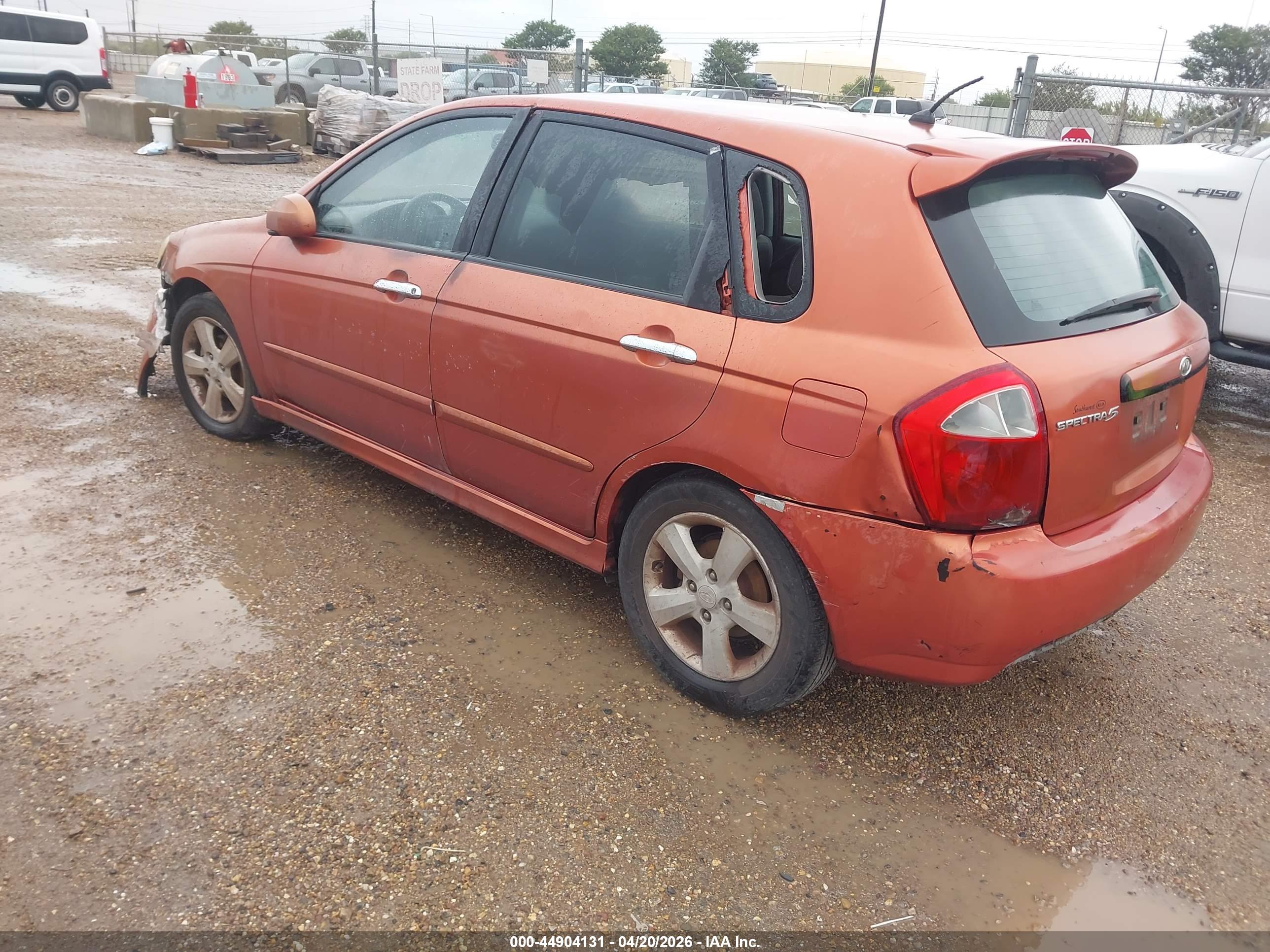KIA SPECTRA5 image 3