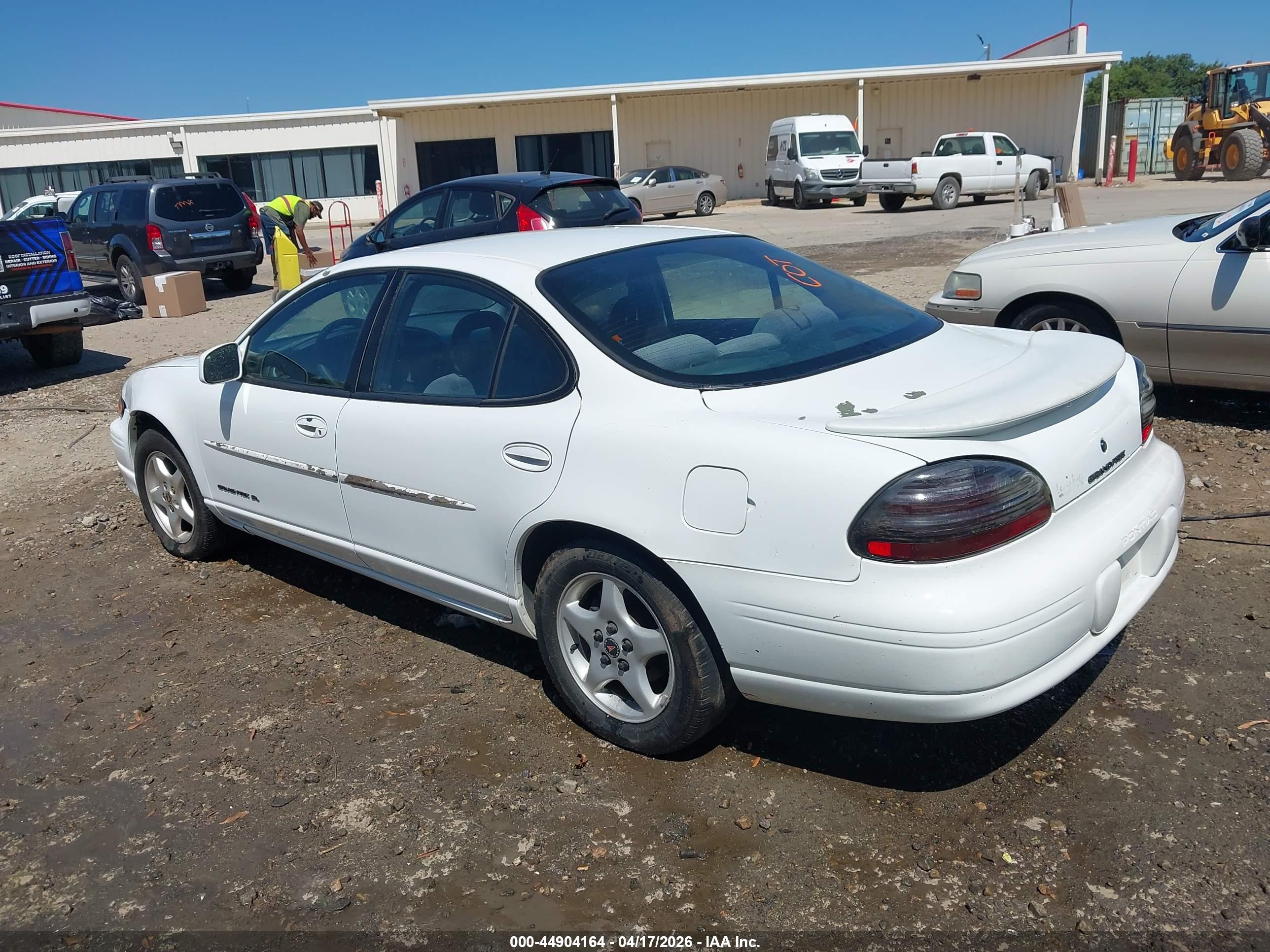 PONTIAC GRAND image 3