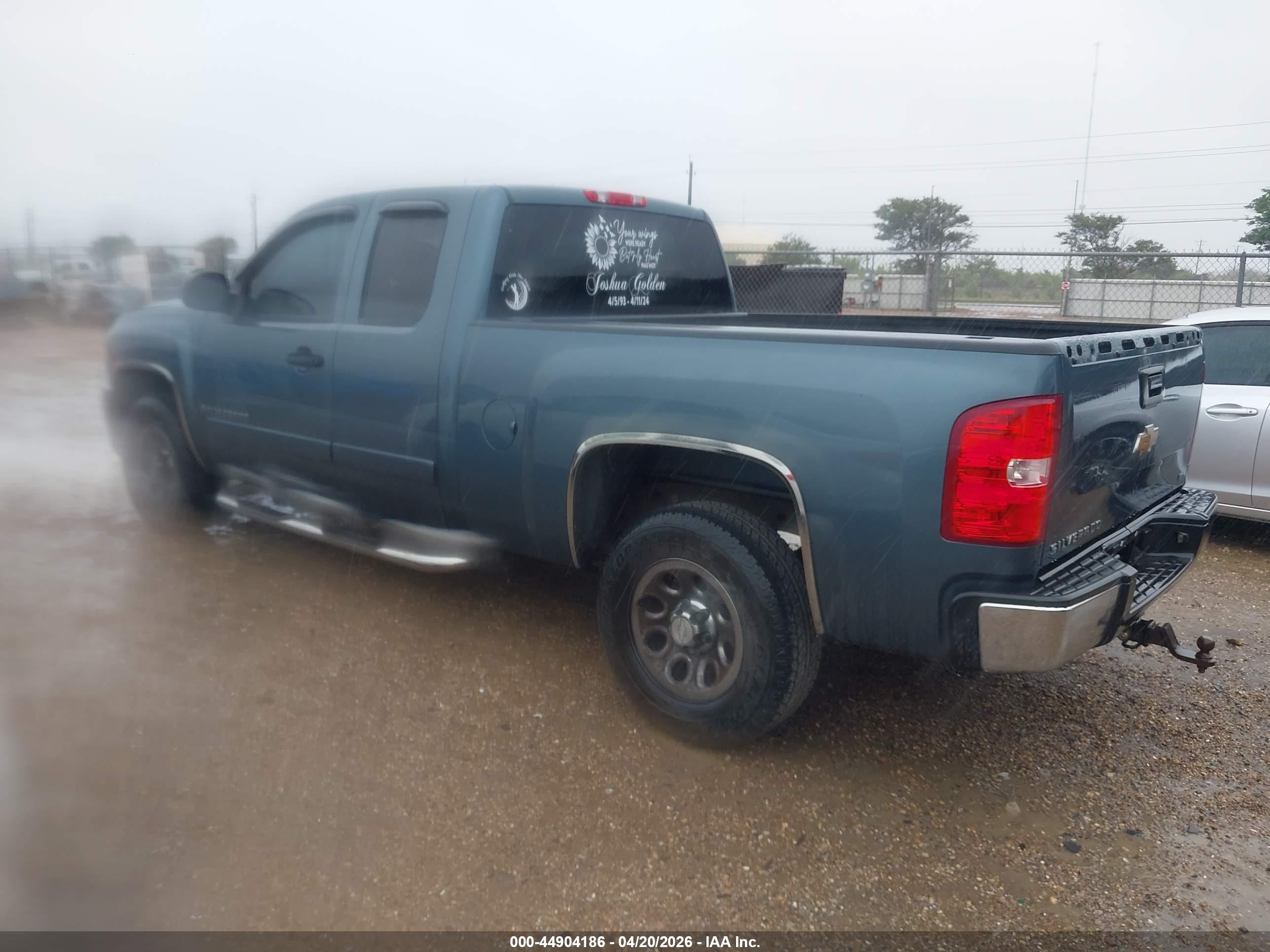 CHEVROLET SILVERADO image 3