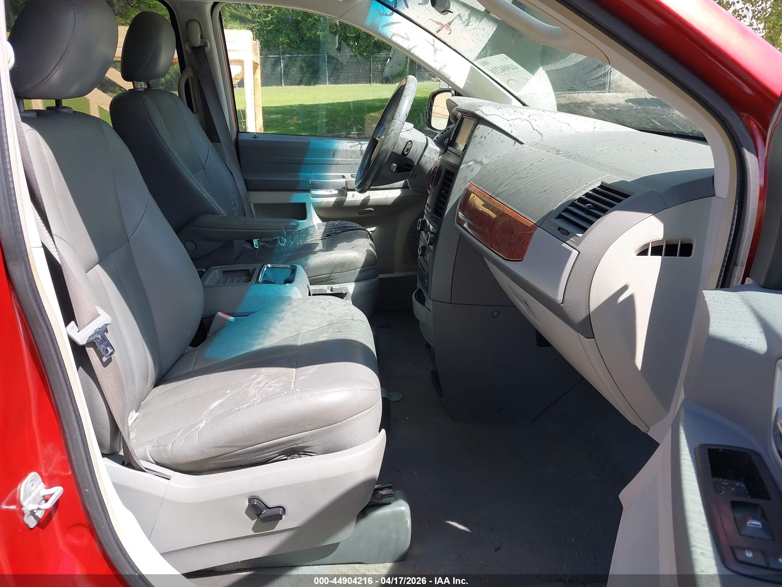 CHRYSLER TOWN image 5