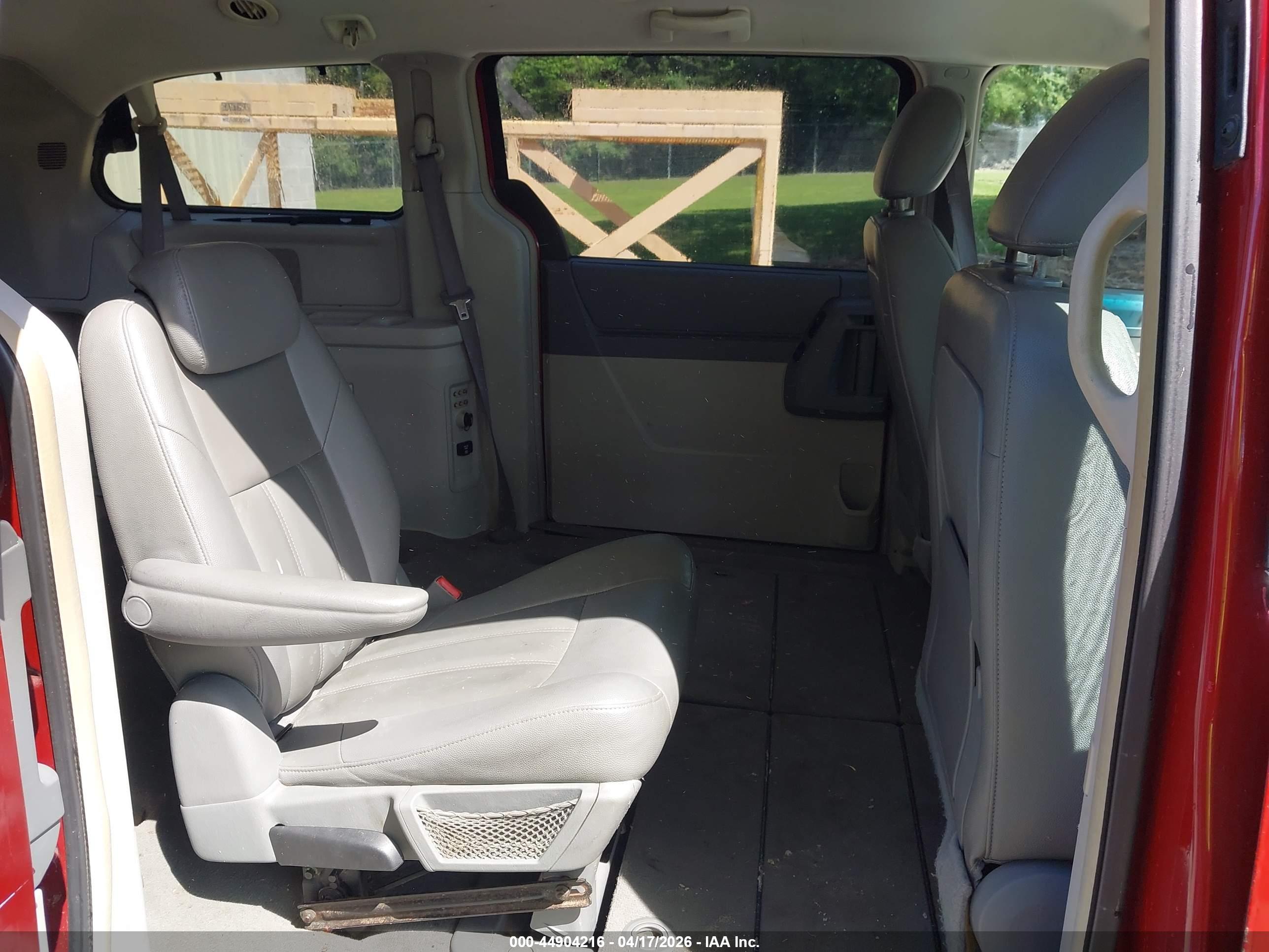 CHRYSLER TOWN image 8