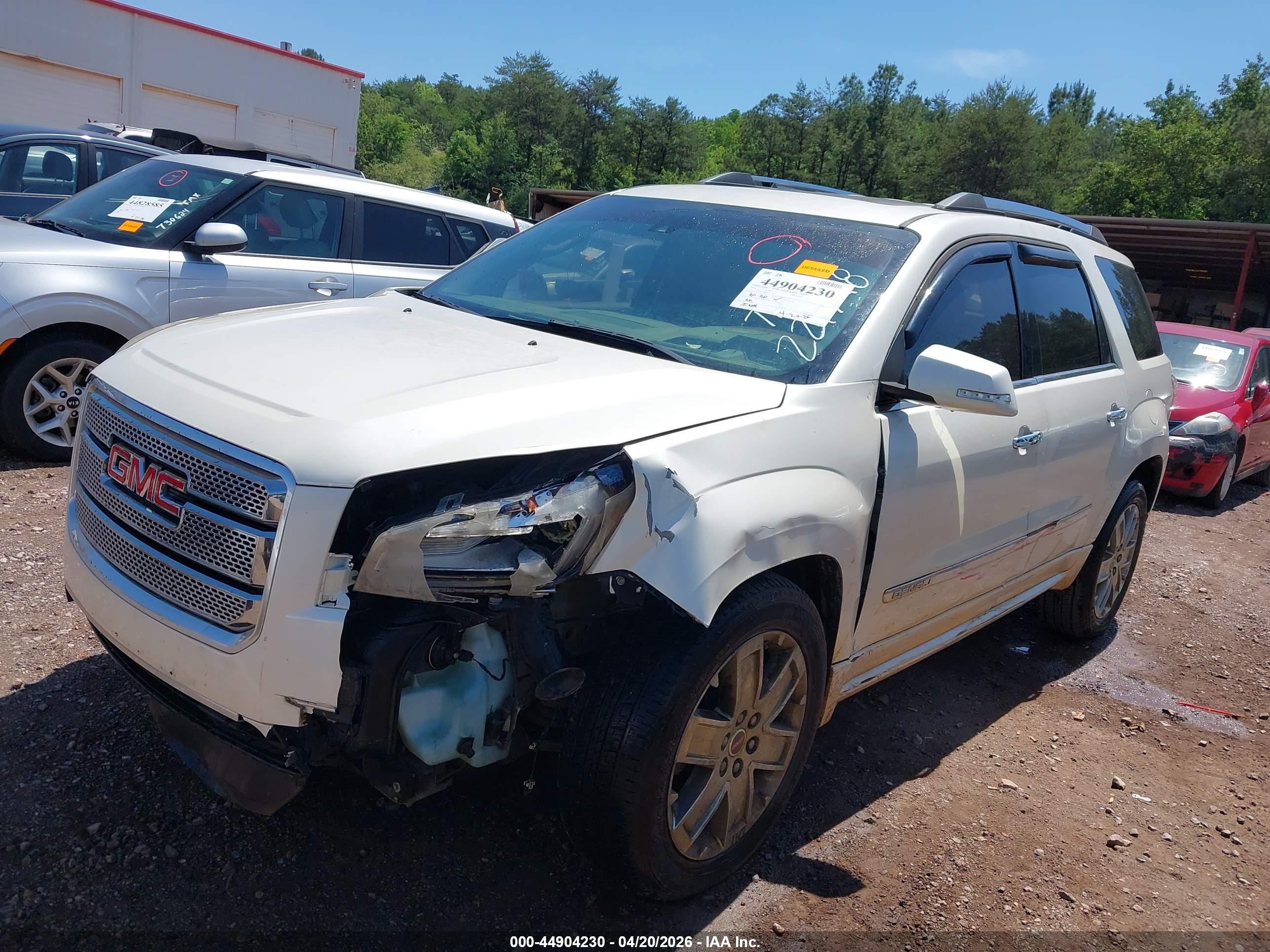 GMC ACADIA image 2