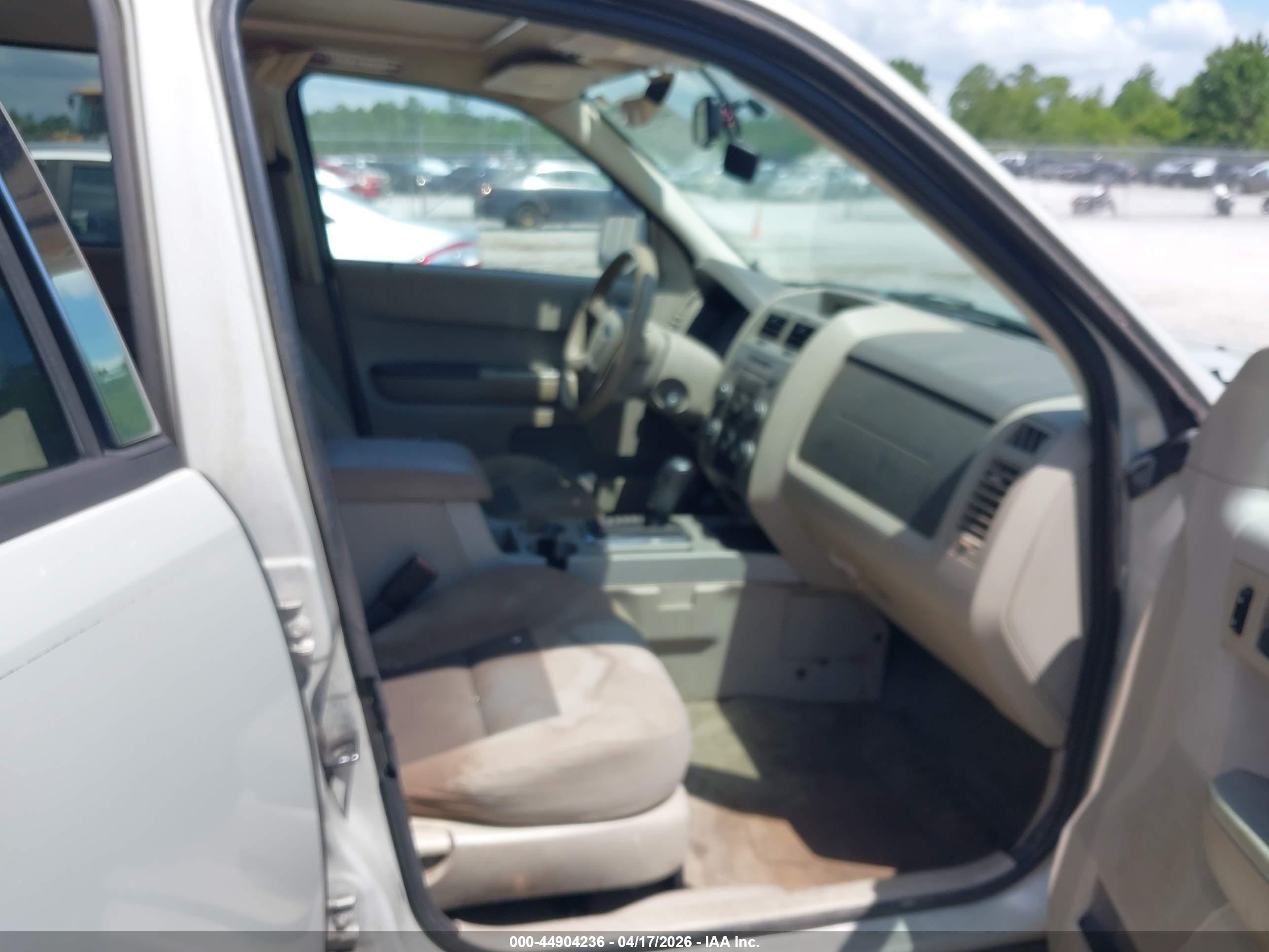 FORD ESCAPE image 5