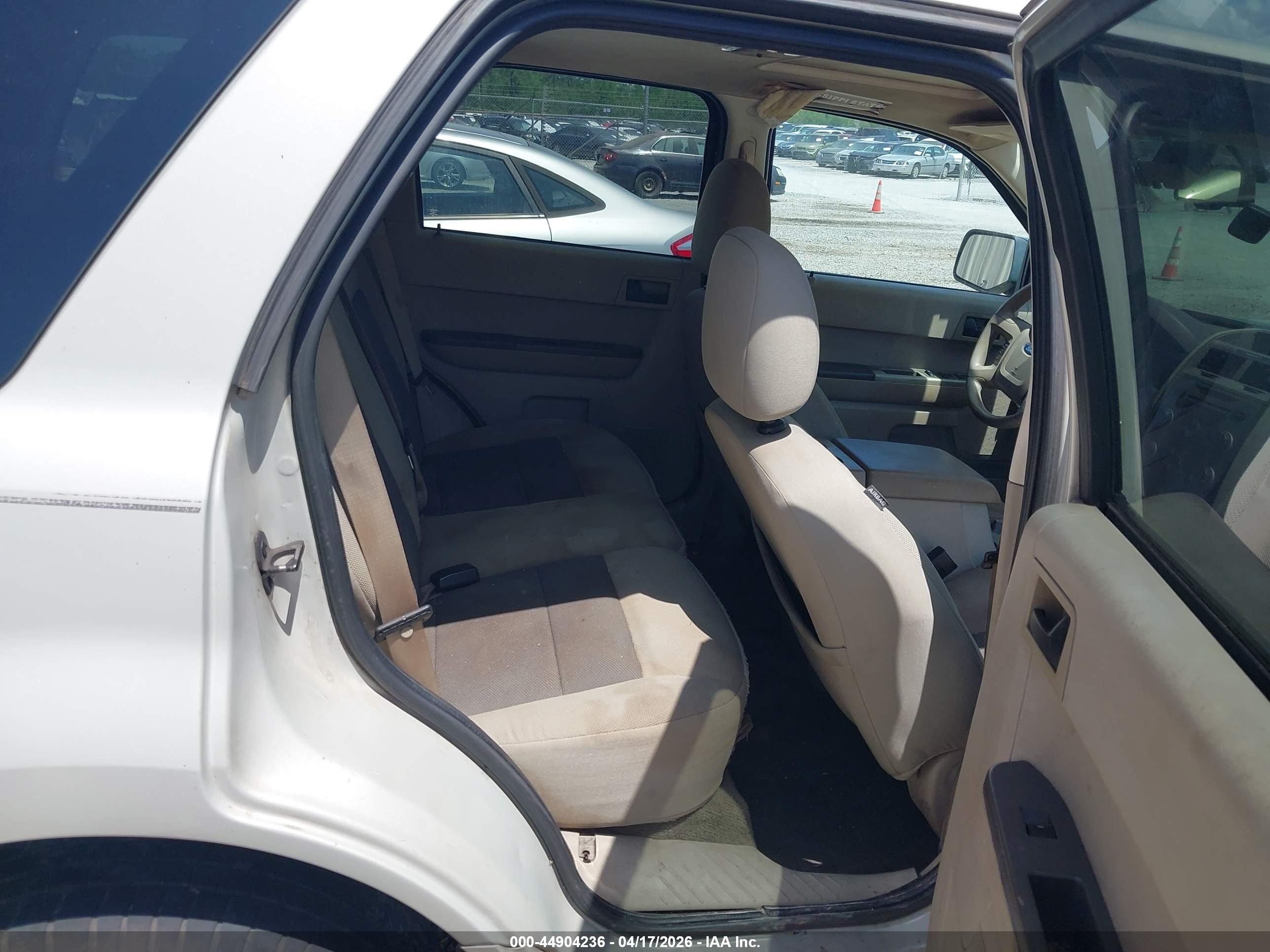FORD ESCAPE image 8