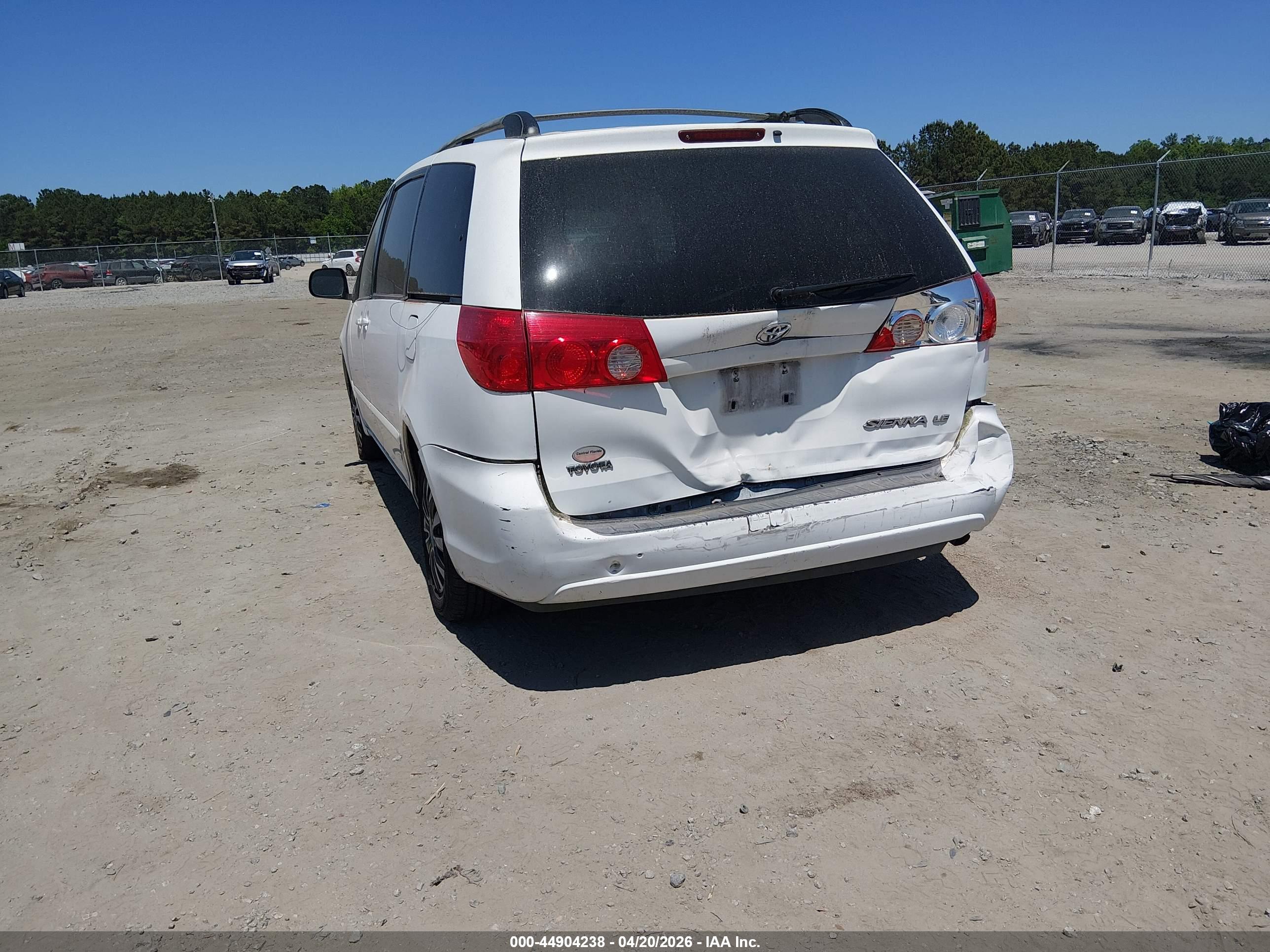 TOYOTA SIENNA image 3
