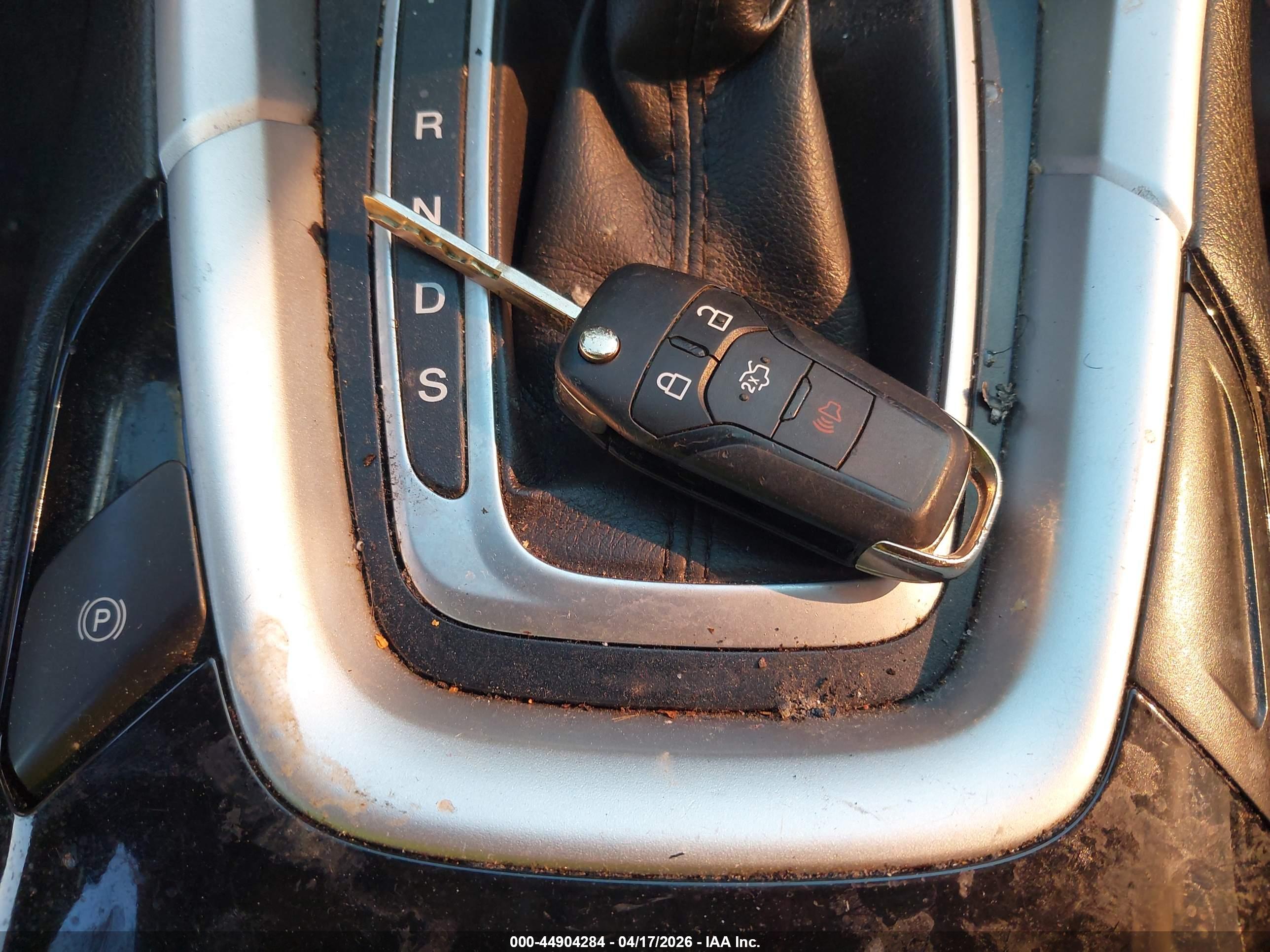 FORD FUSION image 11