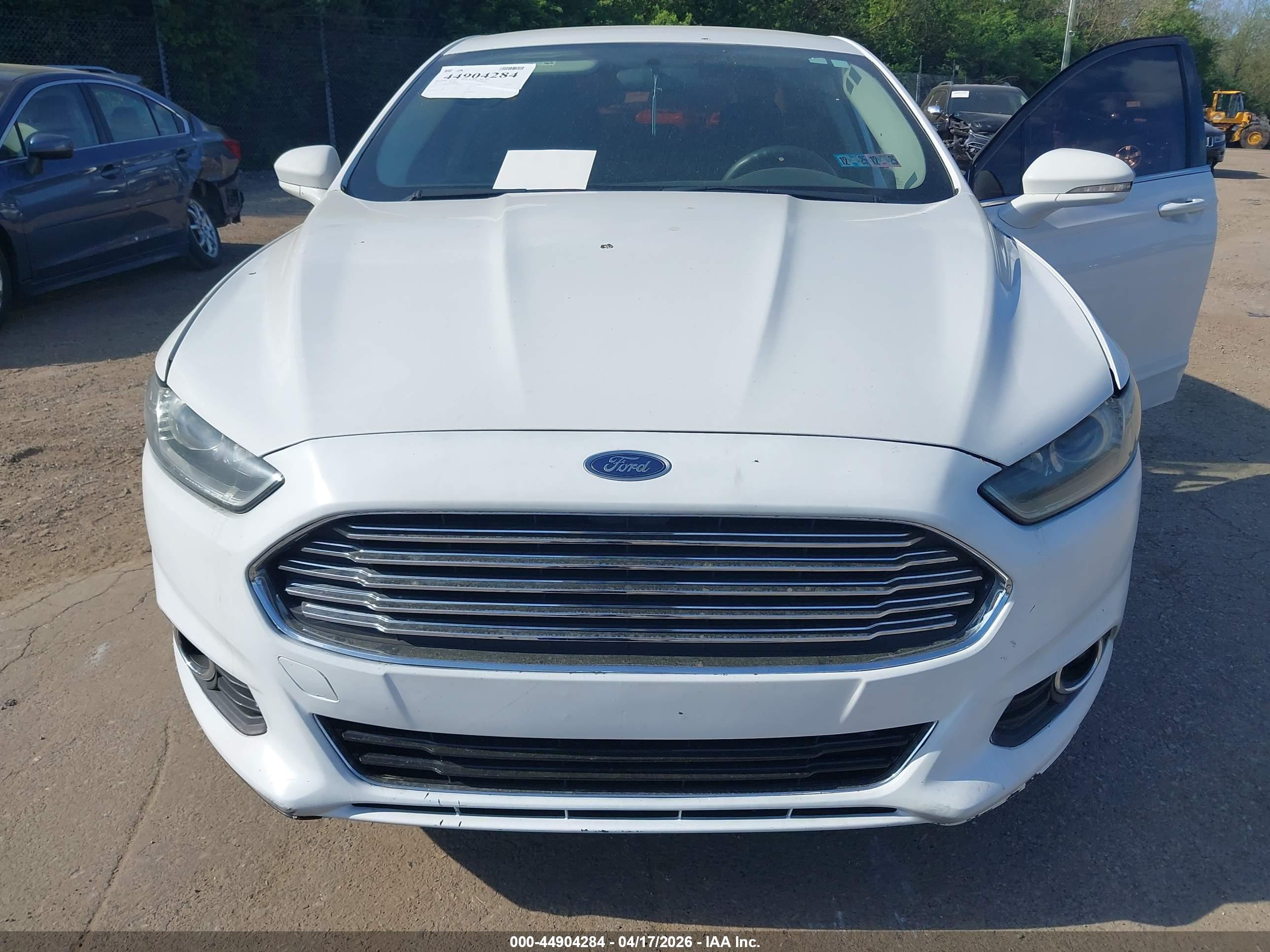 FORD FUSION image 6