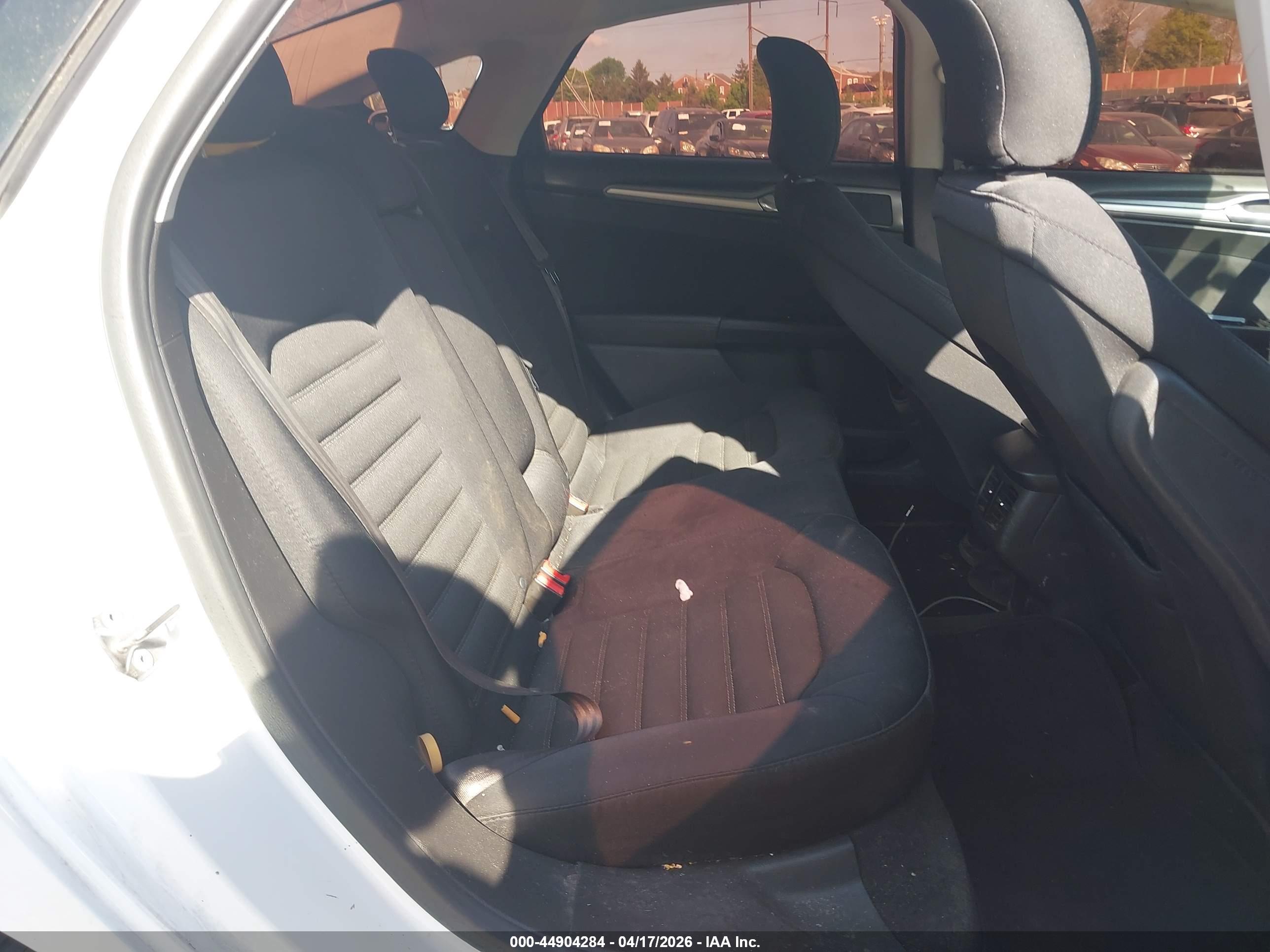 FORD FUSION image 8