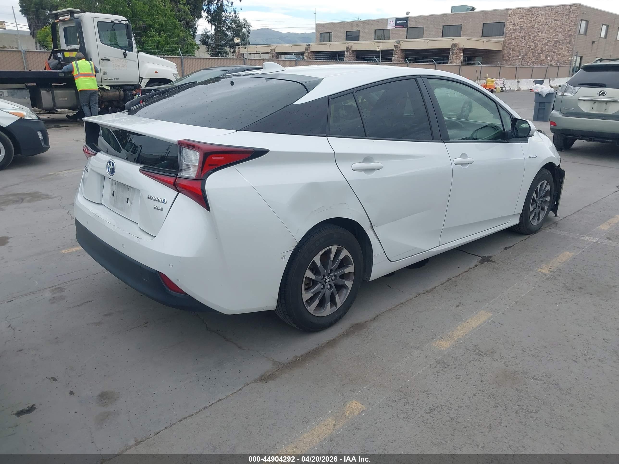 TOYOTA PRIUS image 4