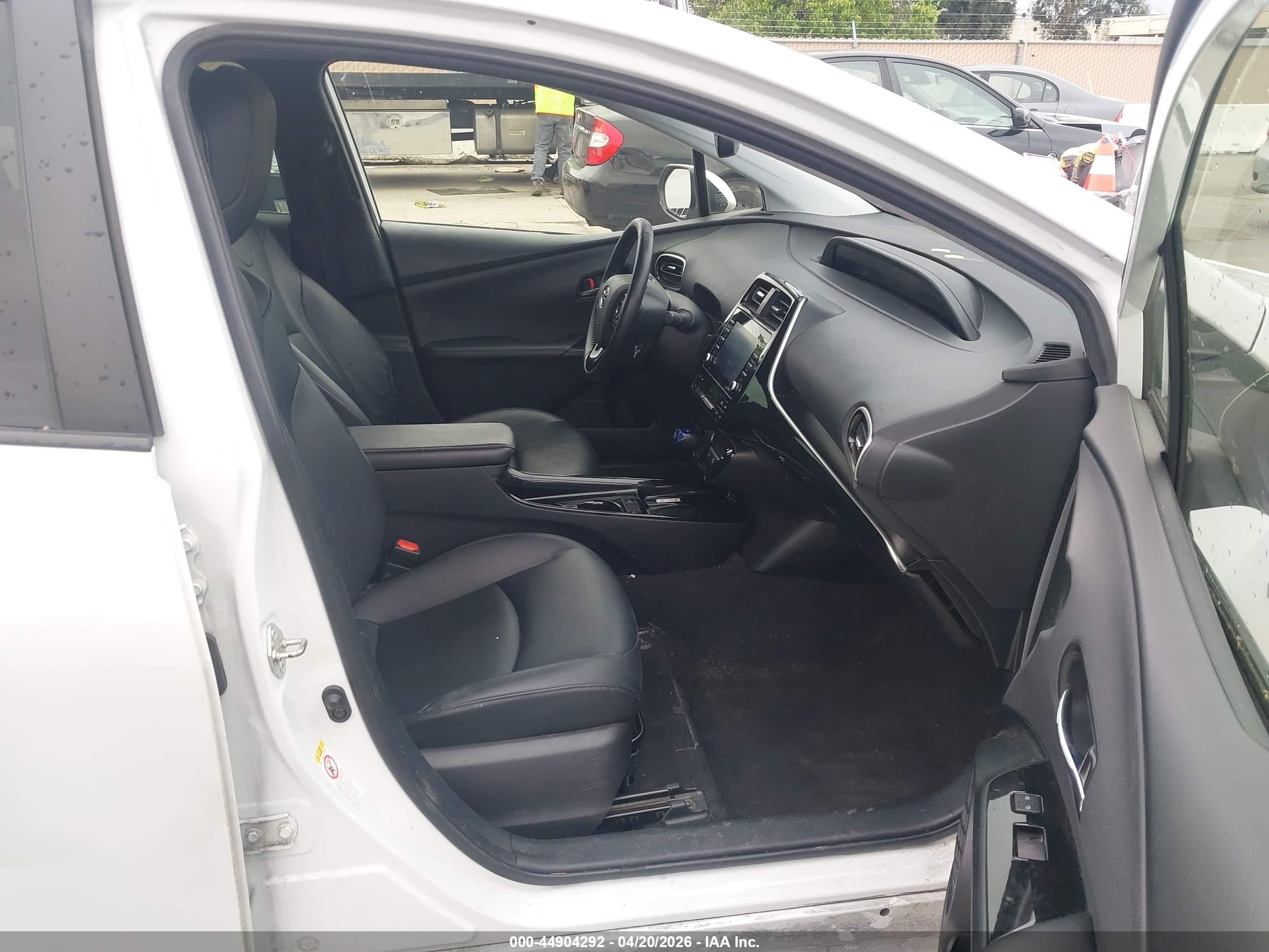 TOYOTA PRIUS image 5