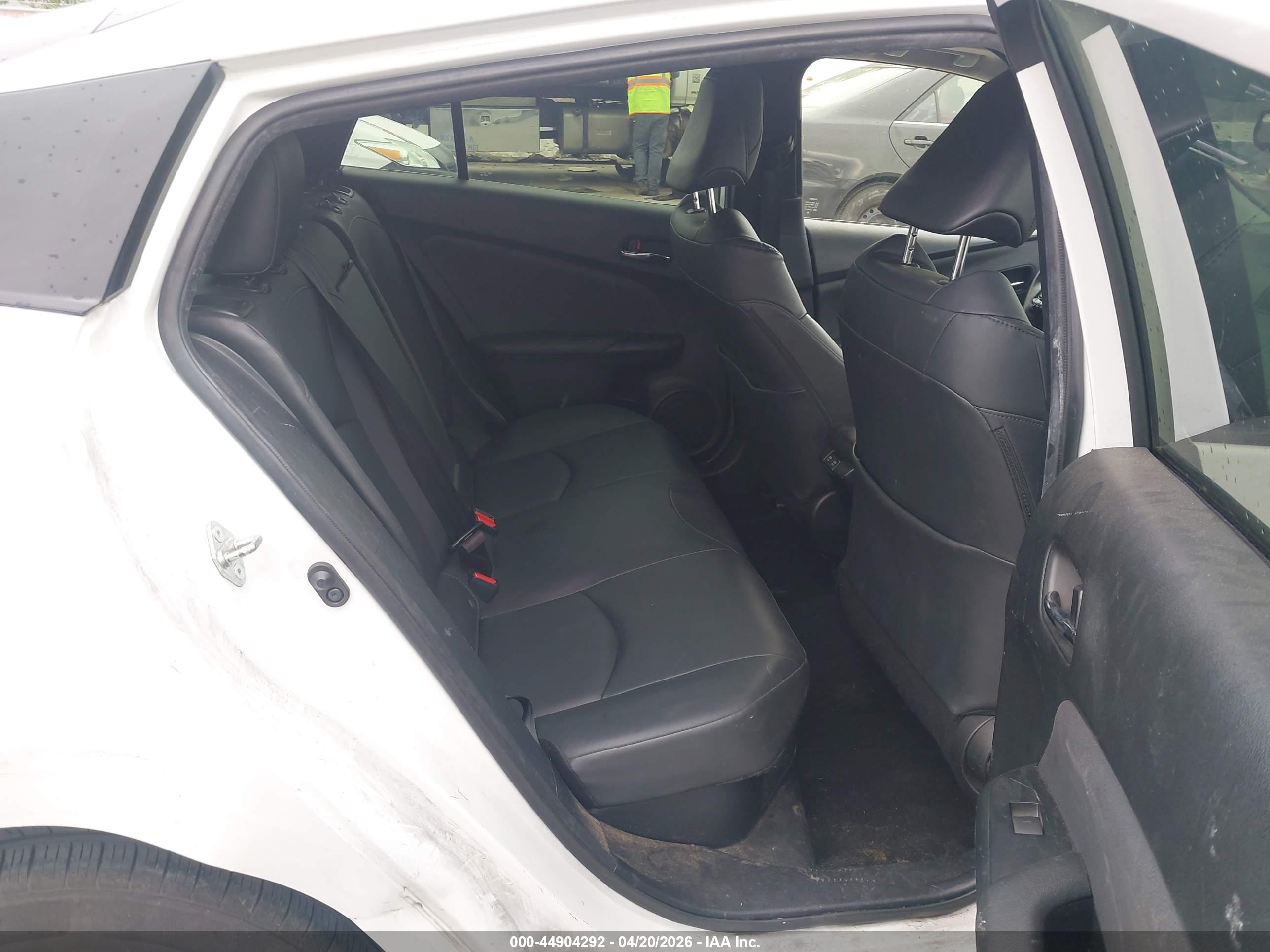 TOYOTA PRIUS image 8