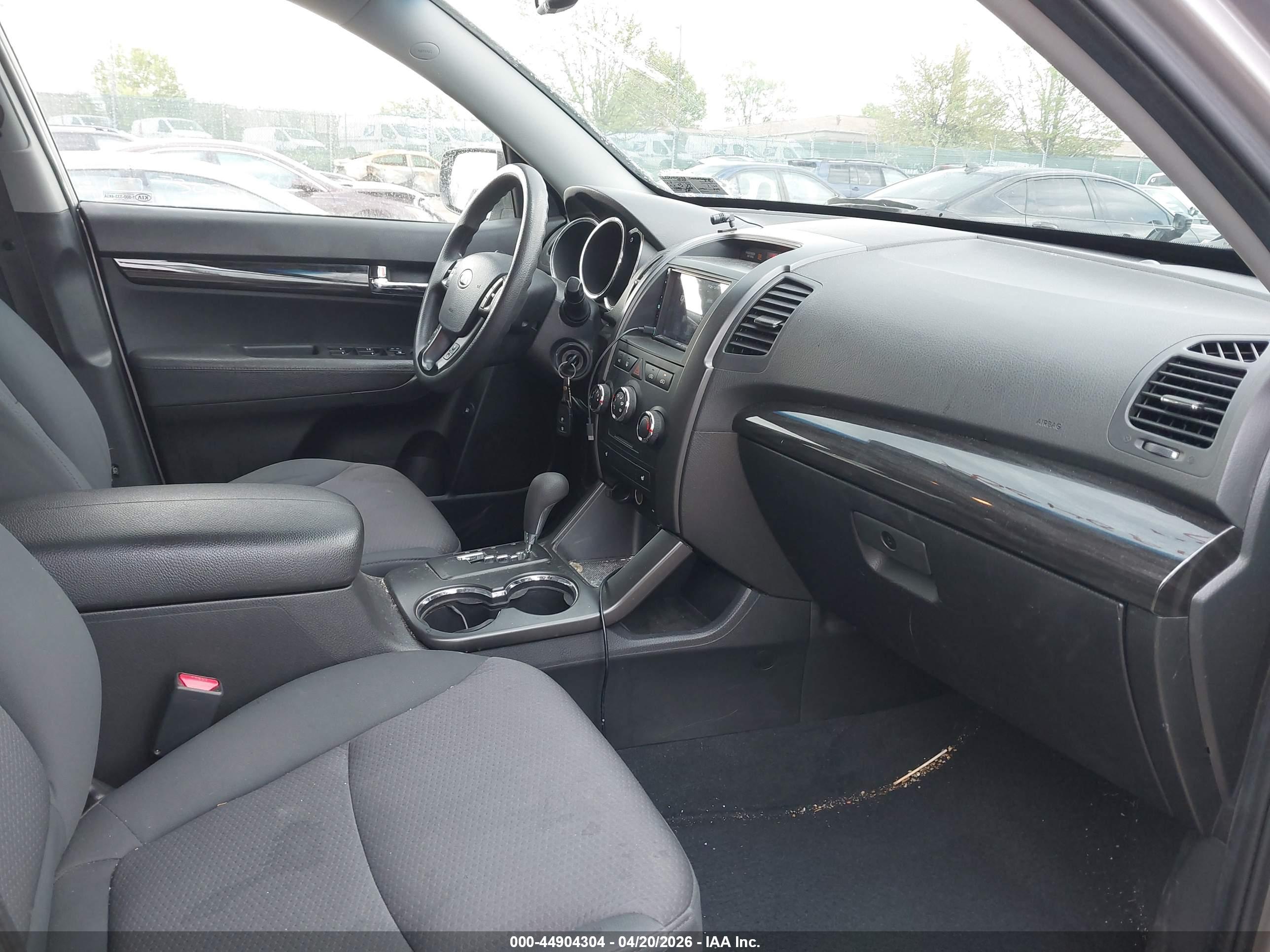 KIA SORENTO image 5