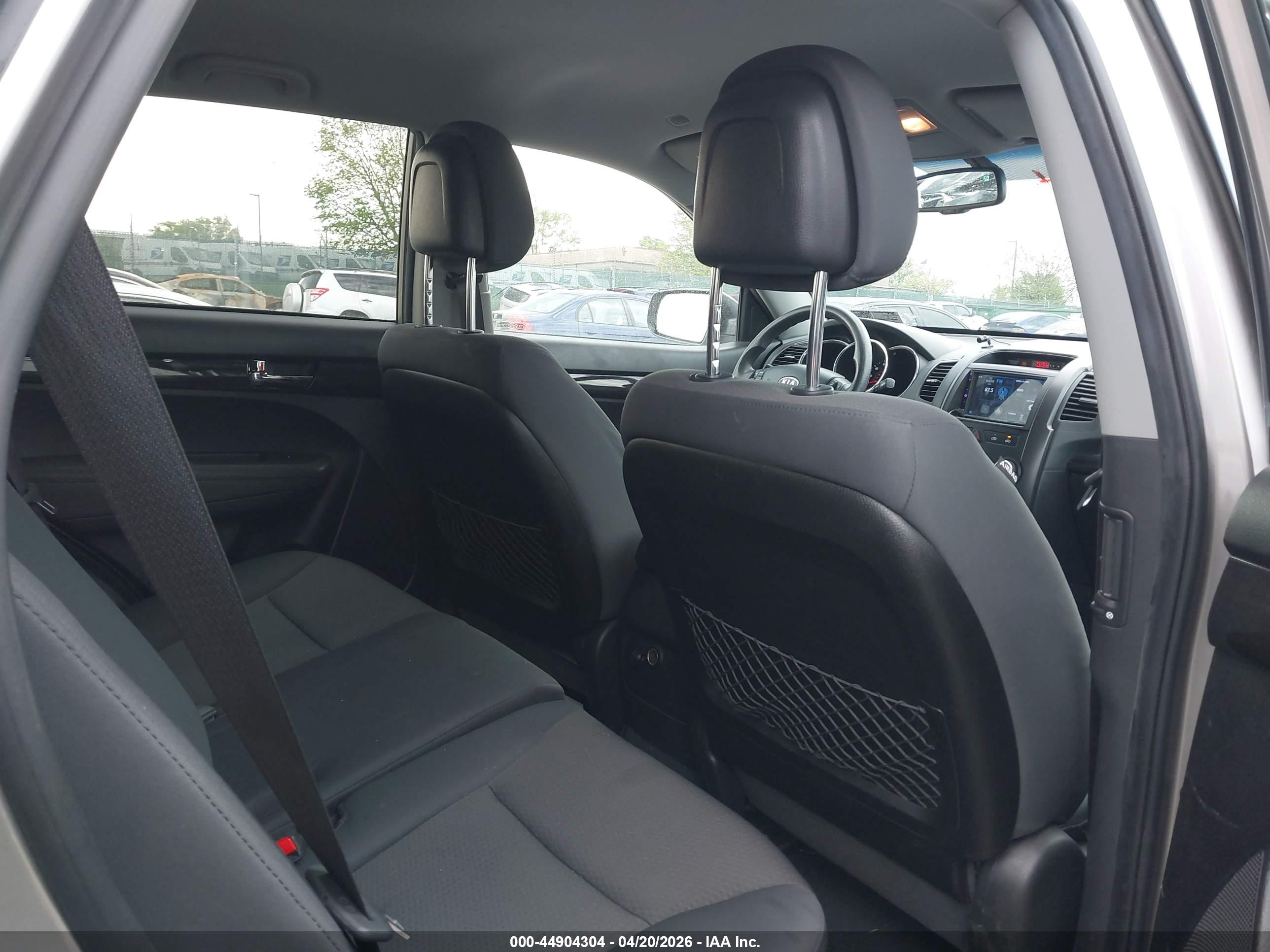 KIA SORENTO image 8