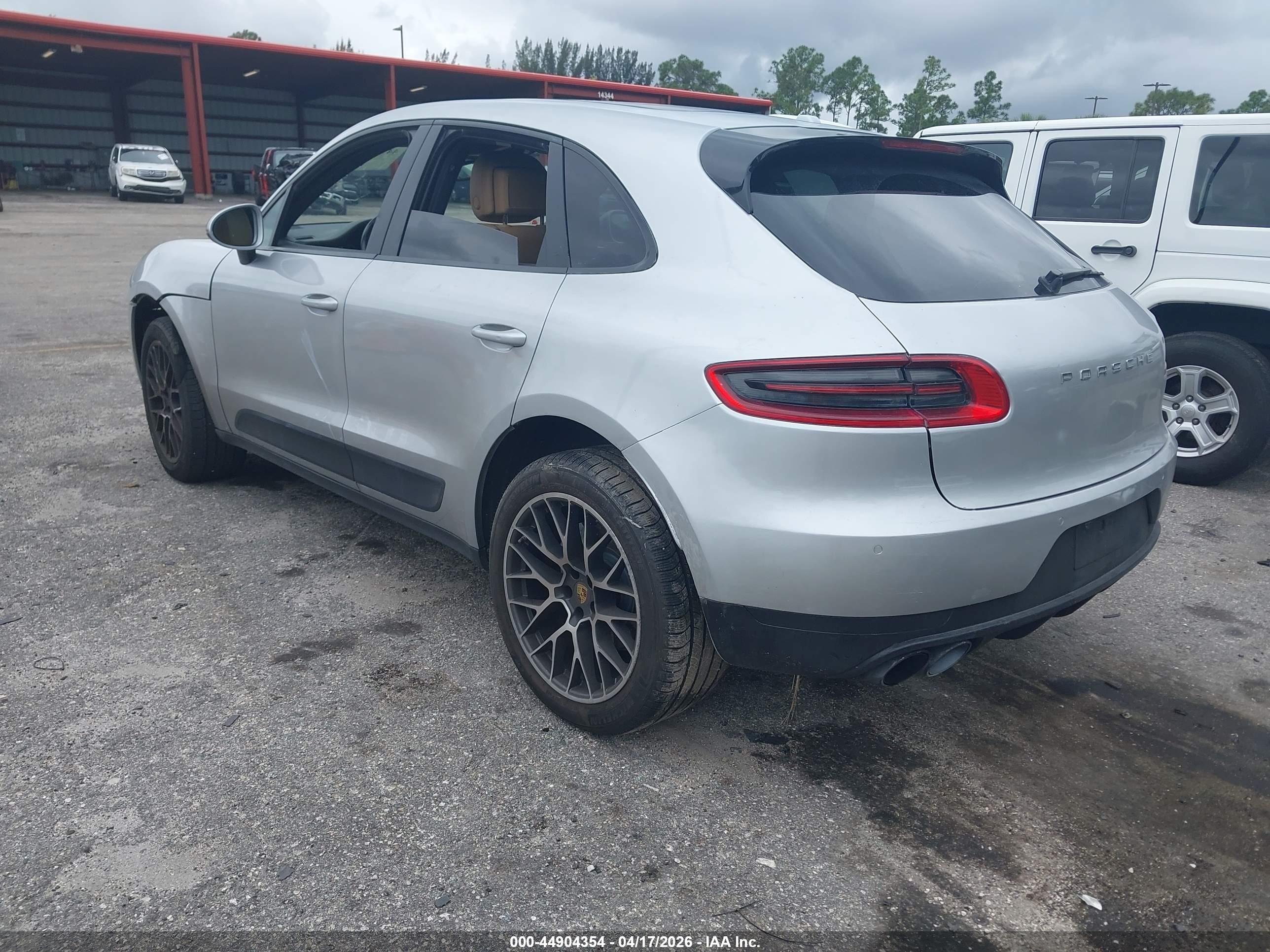 PORSCHE MACAN image 3