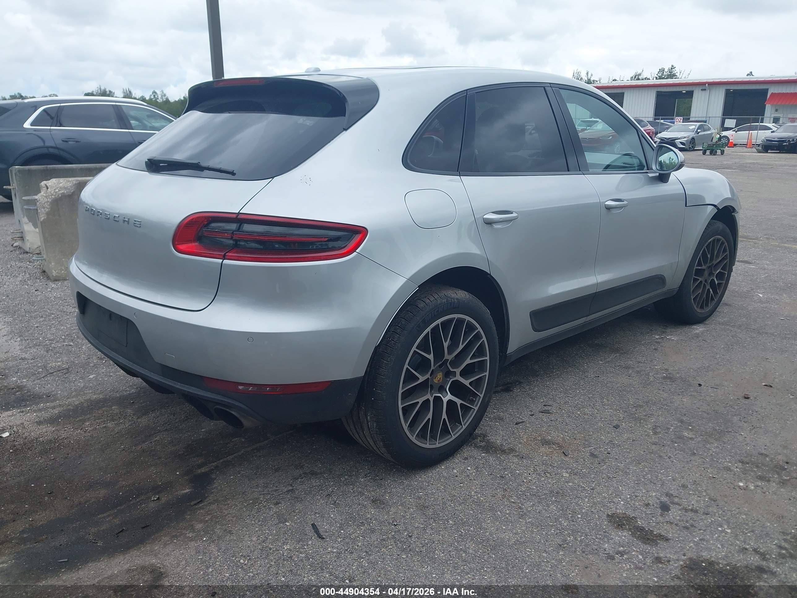 PORSCHE MACAN image 4