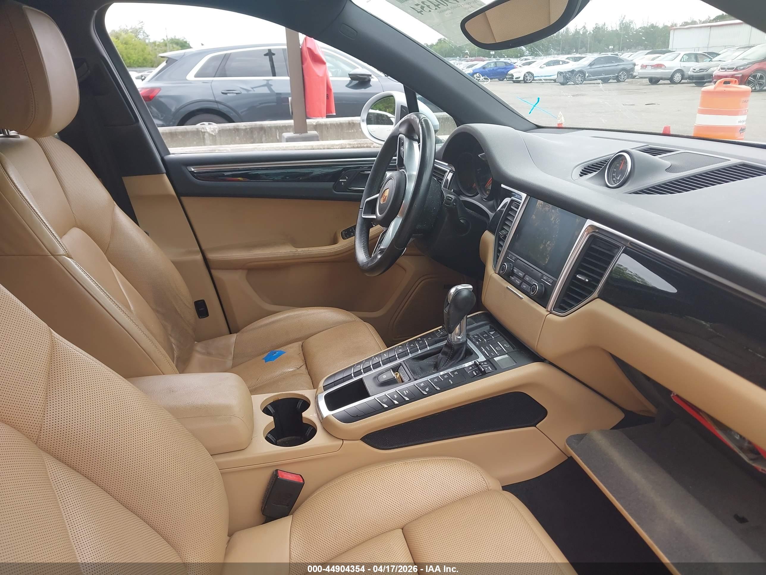 PORSCHE MACAN image 5