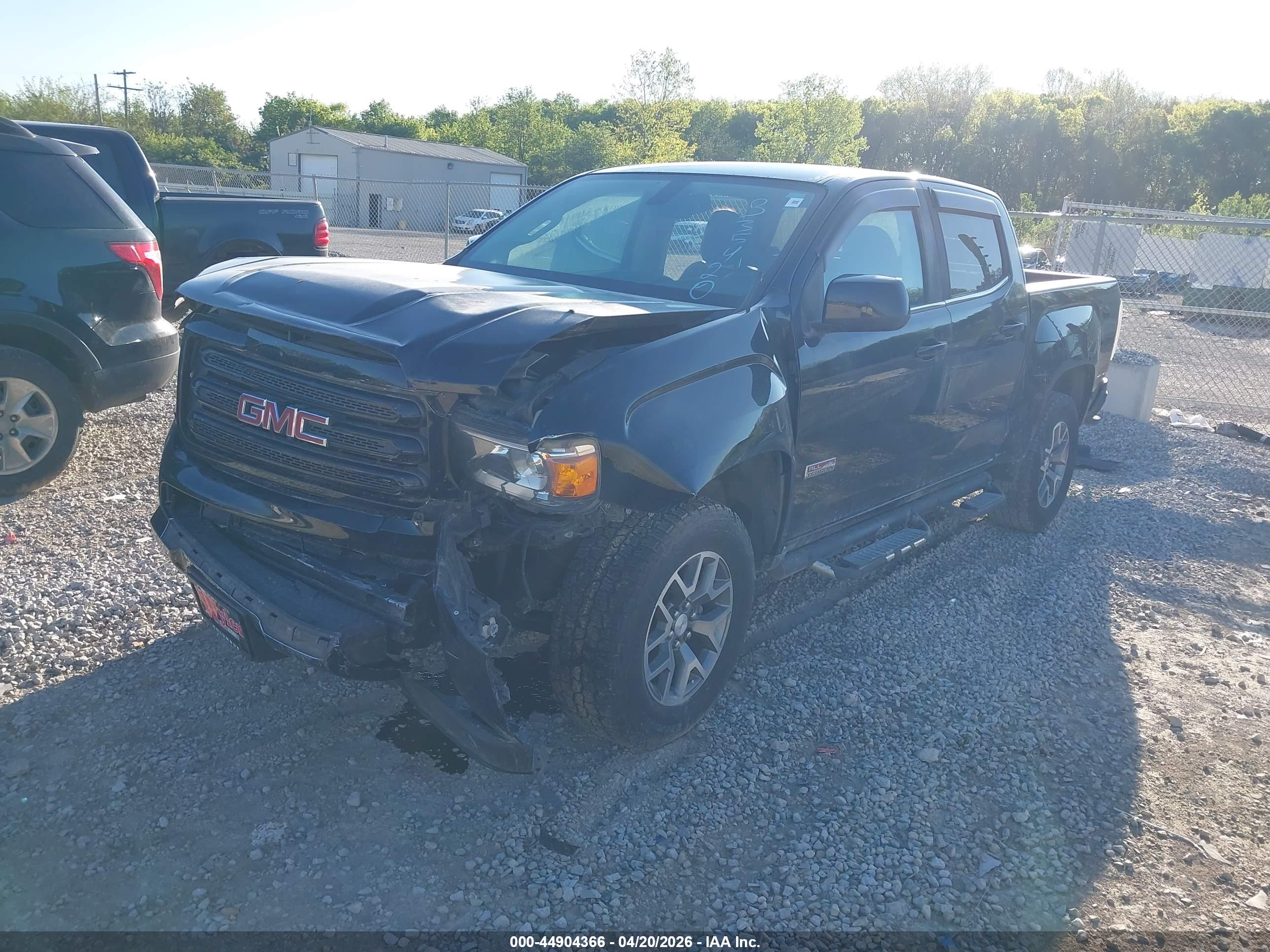 GMC CANYON image 2