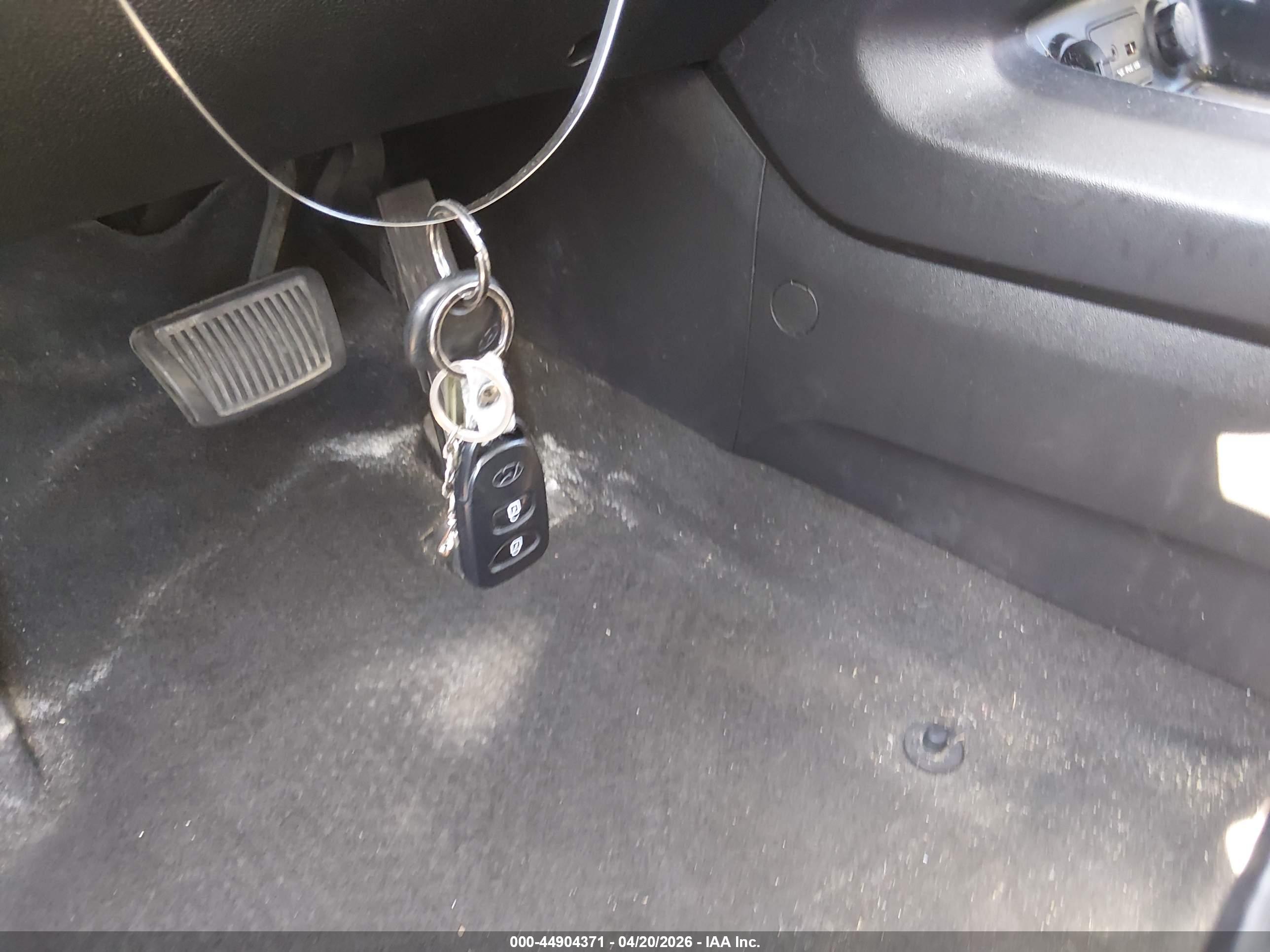 HYUNDAI TUCSON image 11