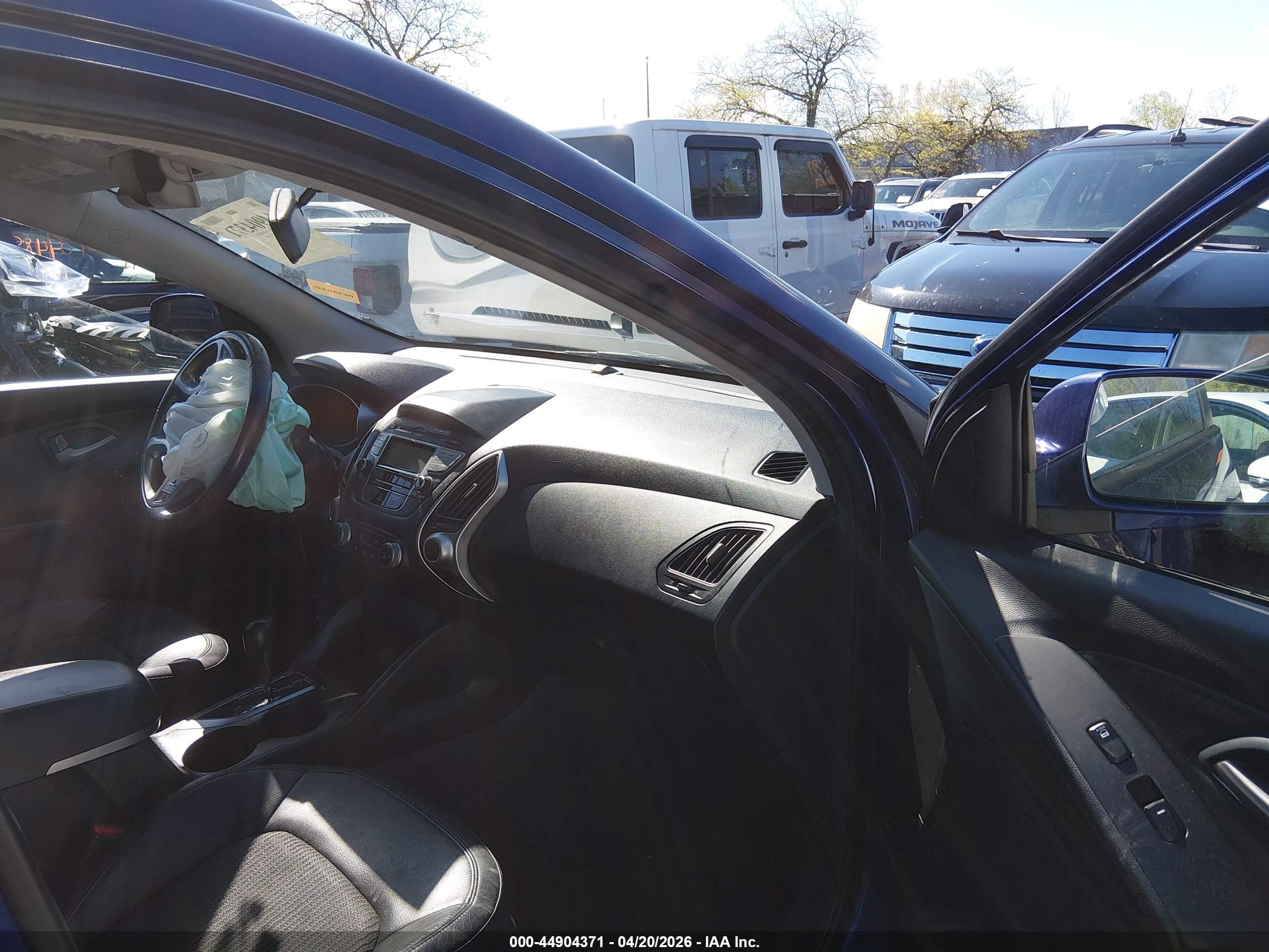 HYUNDAI TUCSON image 5