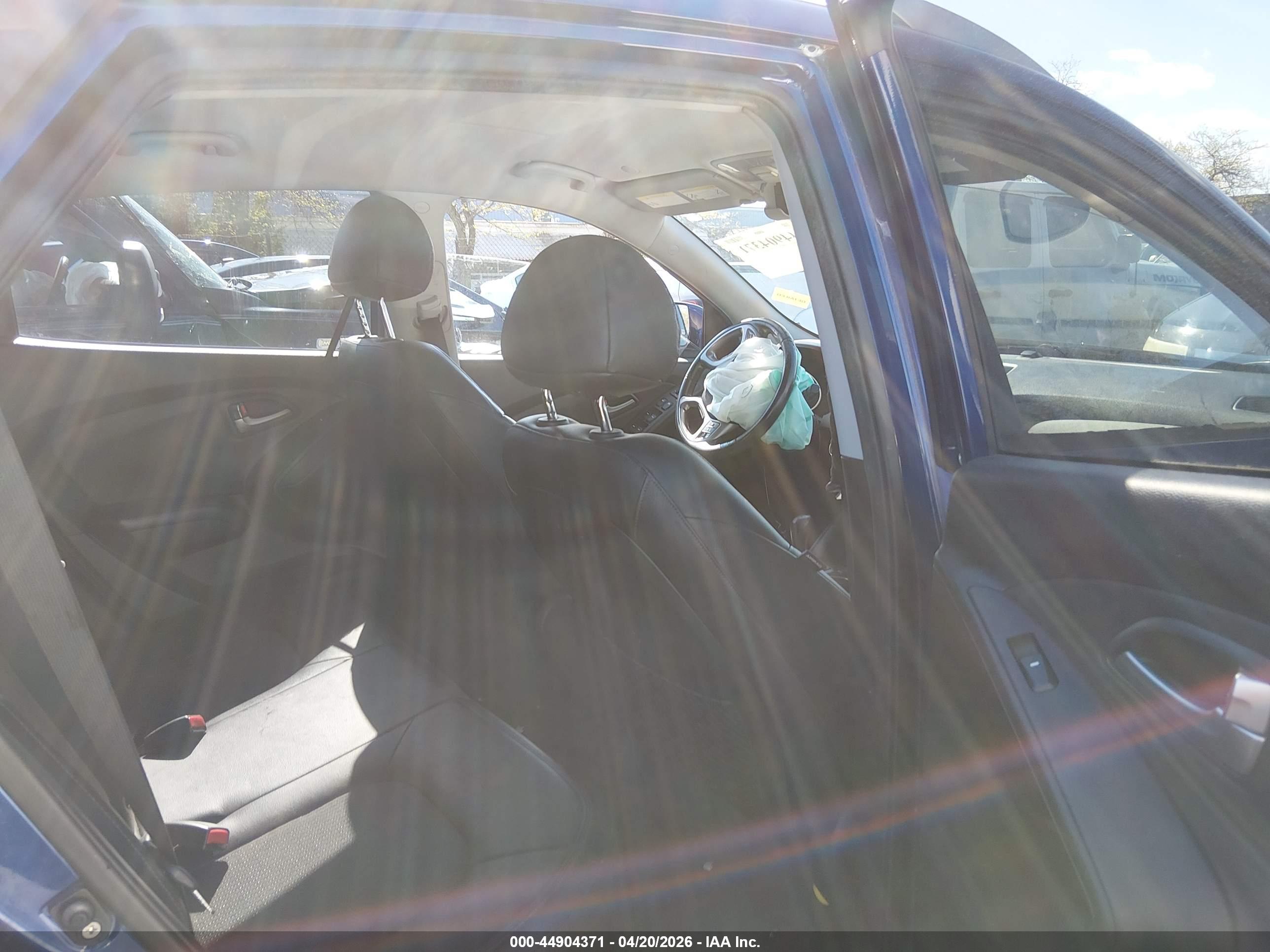 HYUNDAI TUCSON image 8