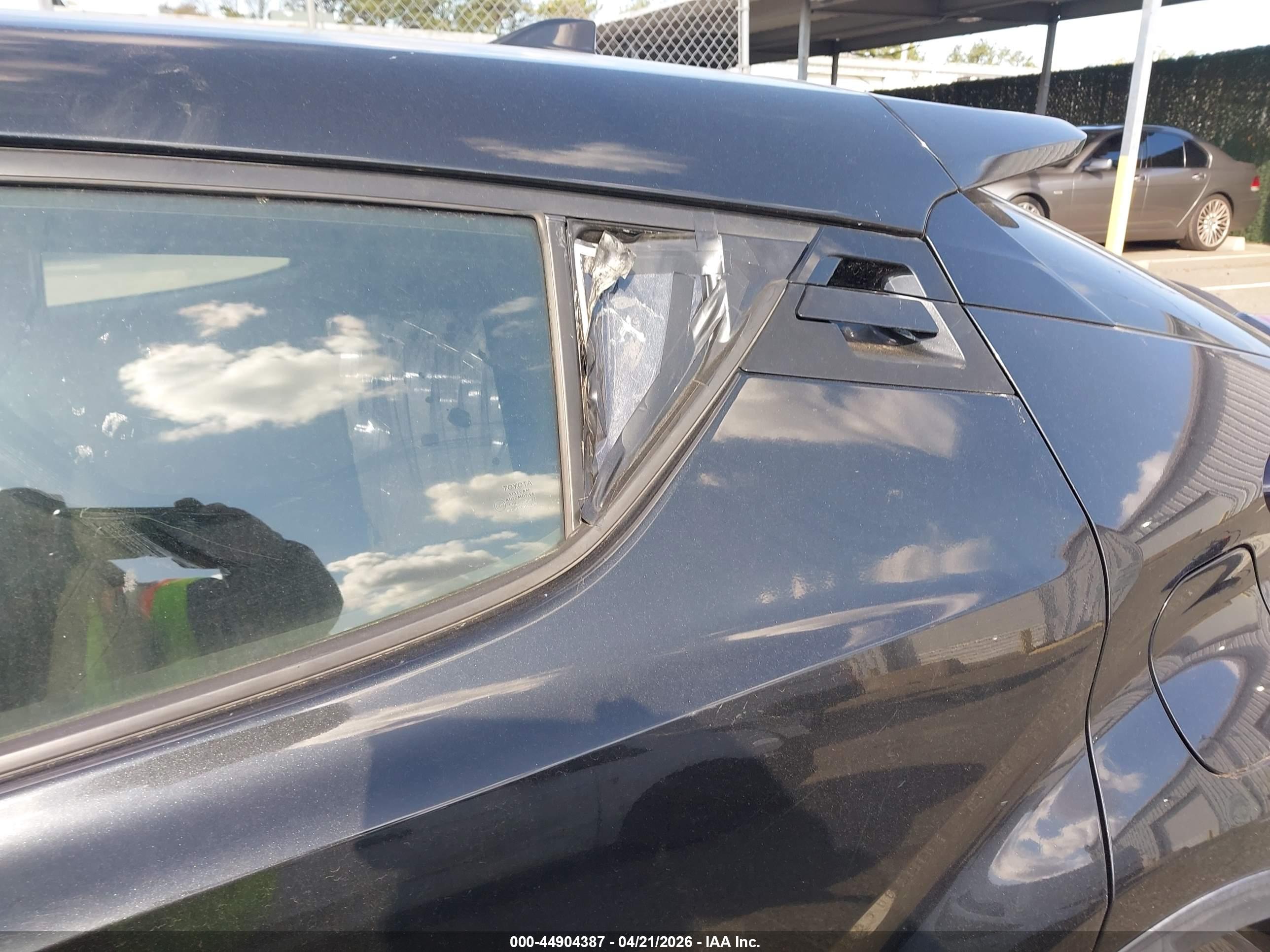 TOYOTA C-HR image 6