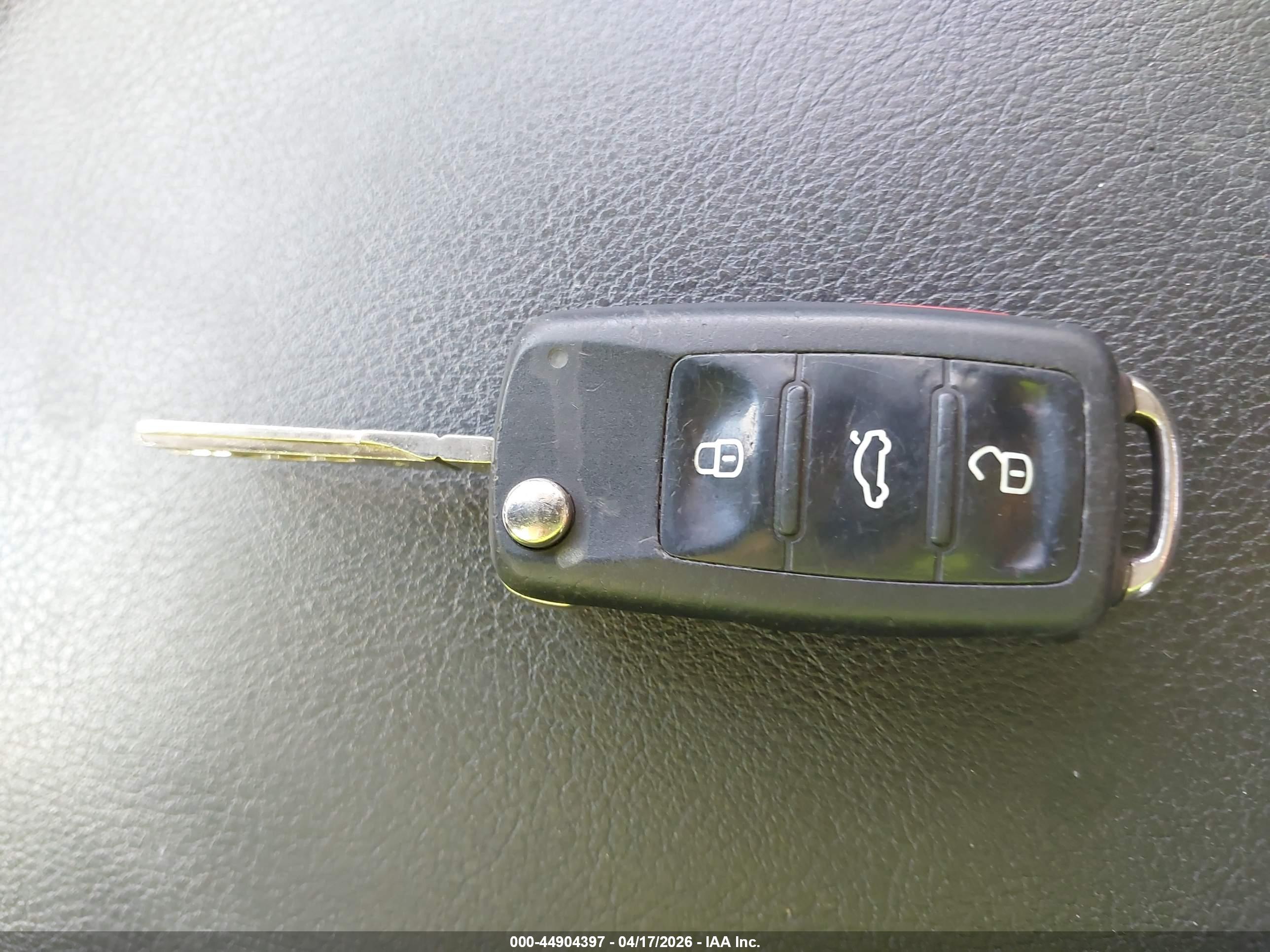 VOLKSWAGEN PASSAT image 11