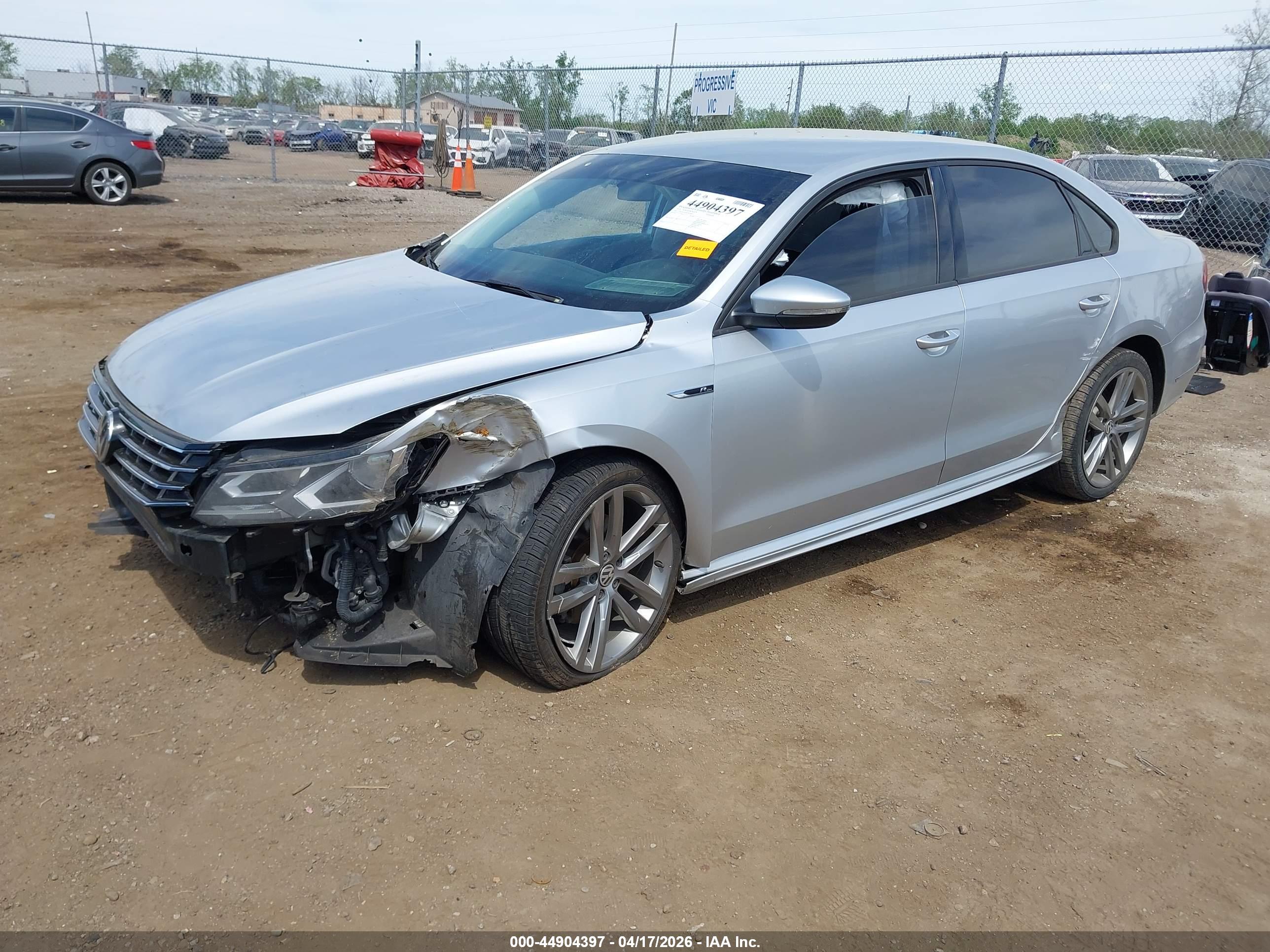 VOLKSWAGEN PASSAT image 2