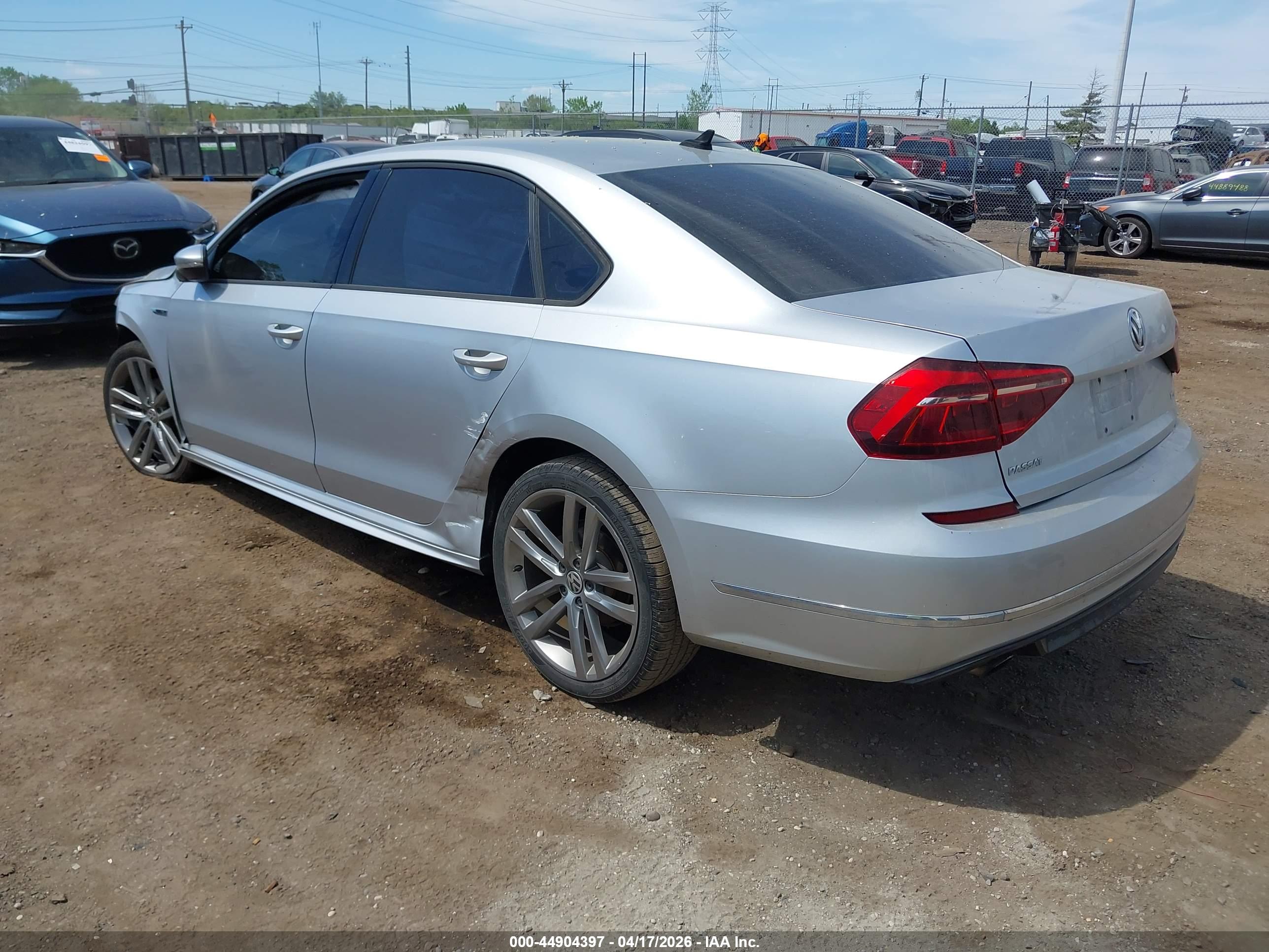 VOLKSWAGEN PASSAT image 3