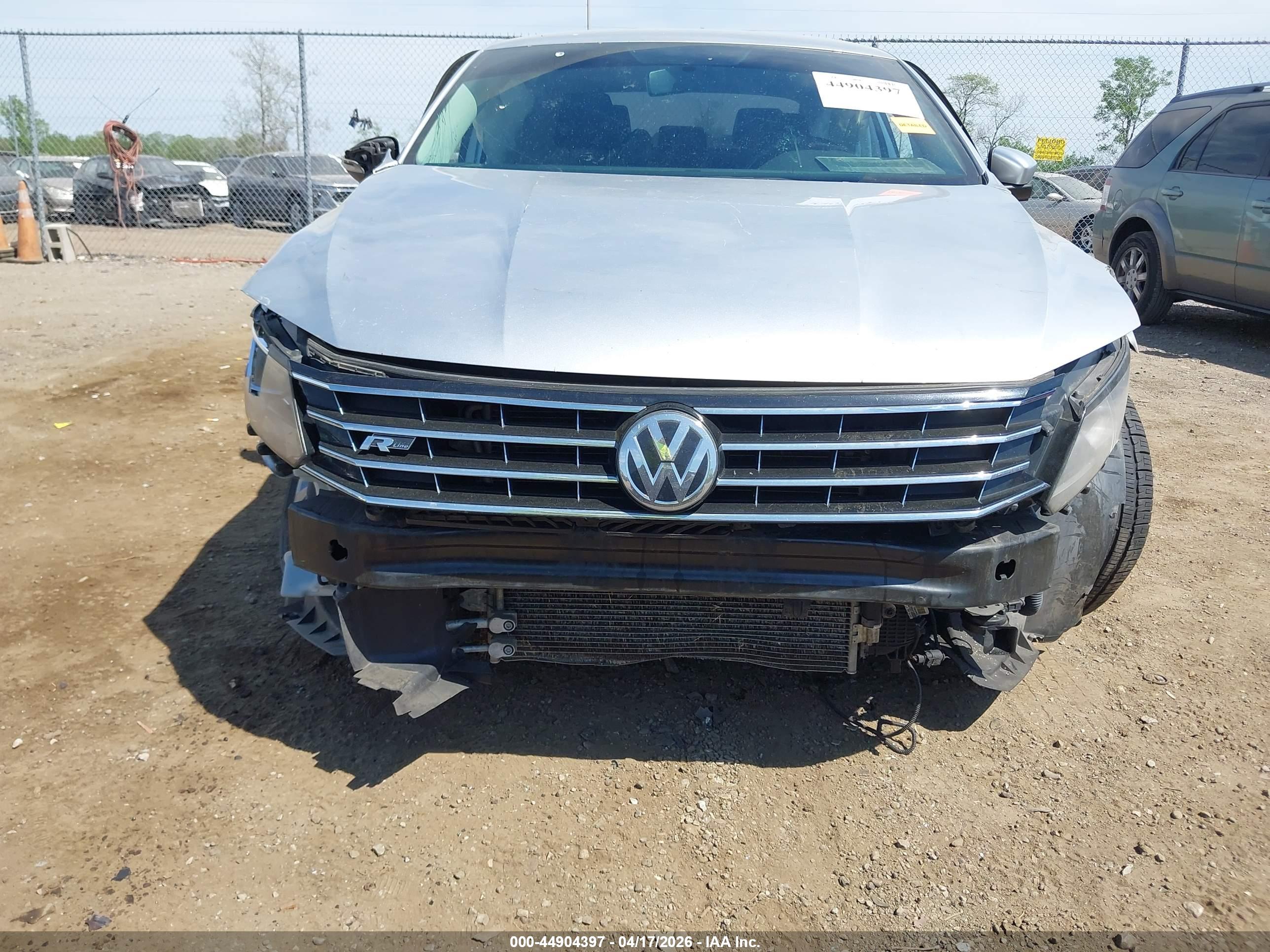 VOLKSWAGEN PASSAT image 6