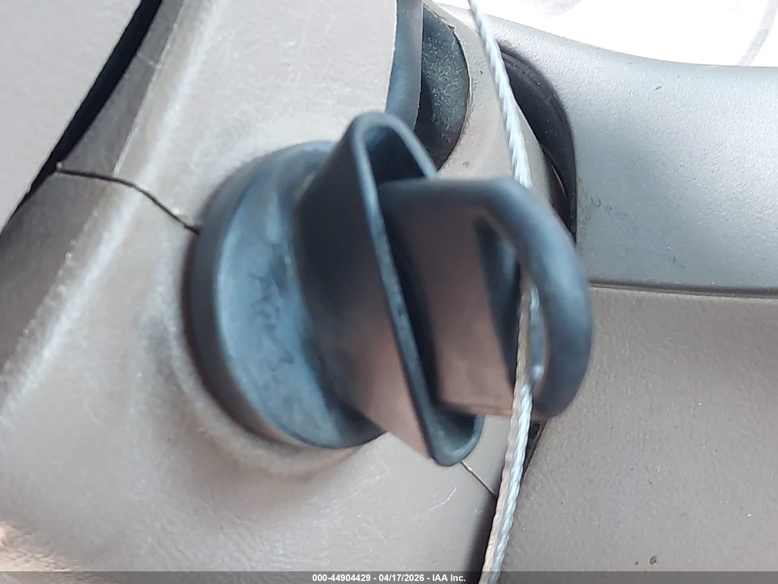 FORD EXPLORER image 11