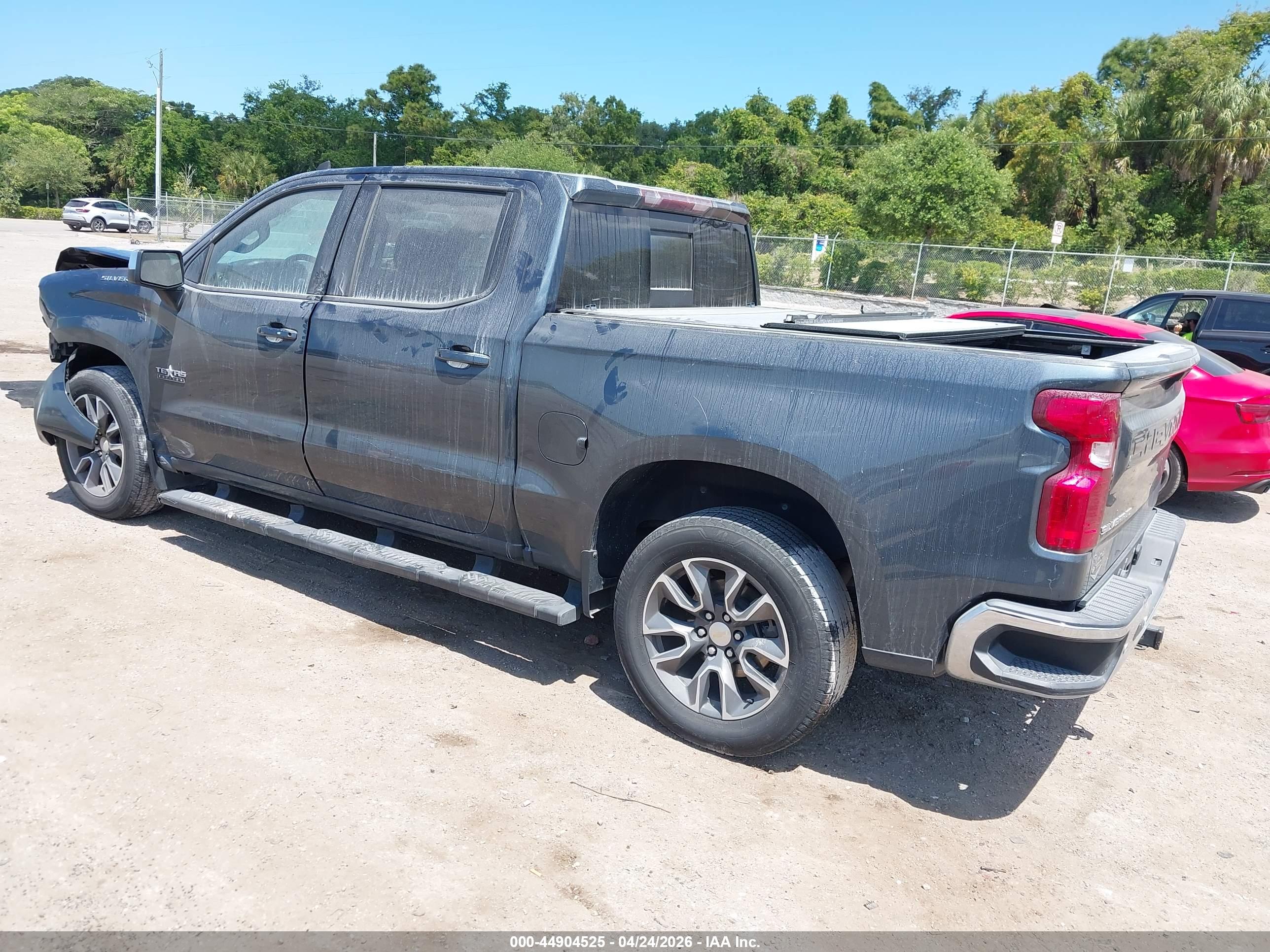 CHEVROLET SILVERADO image 3