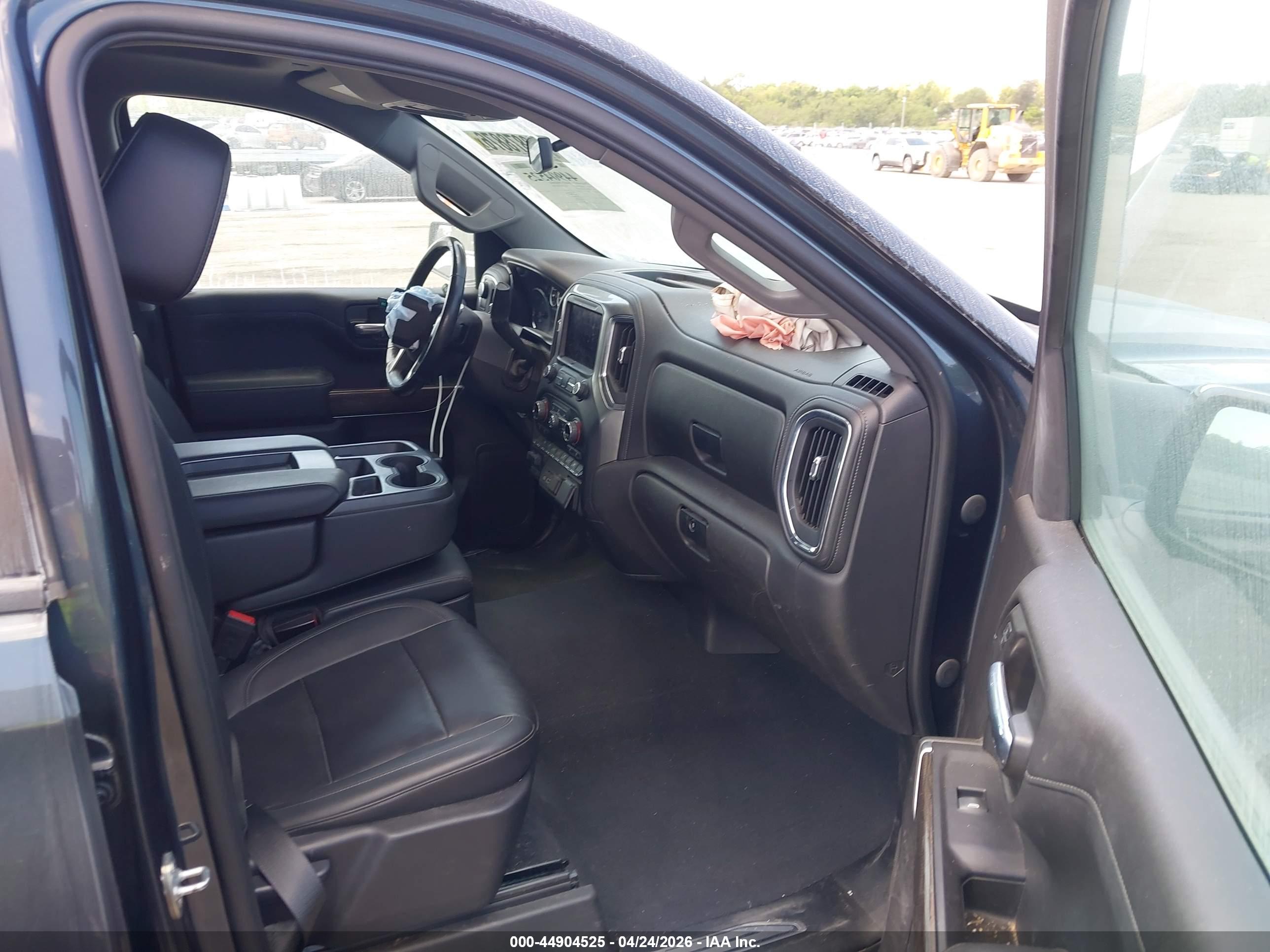 CHEVROLET SILVERADO image 5