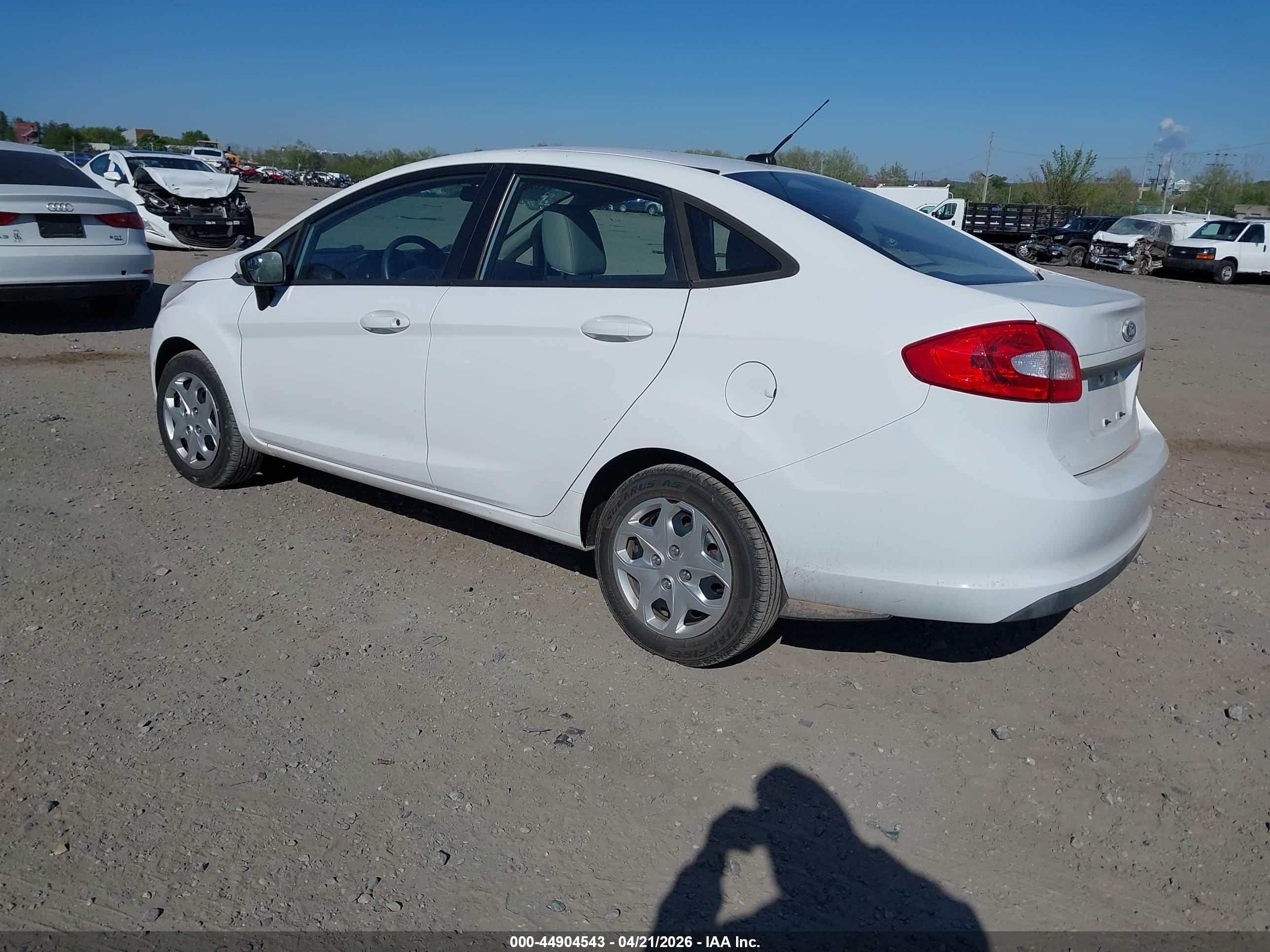 FORD FIESTA image 3