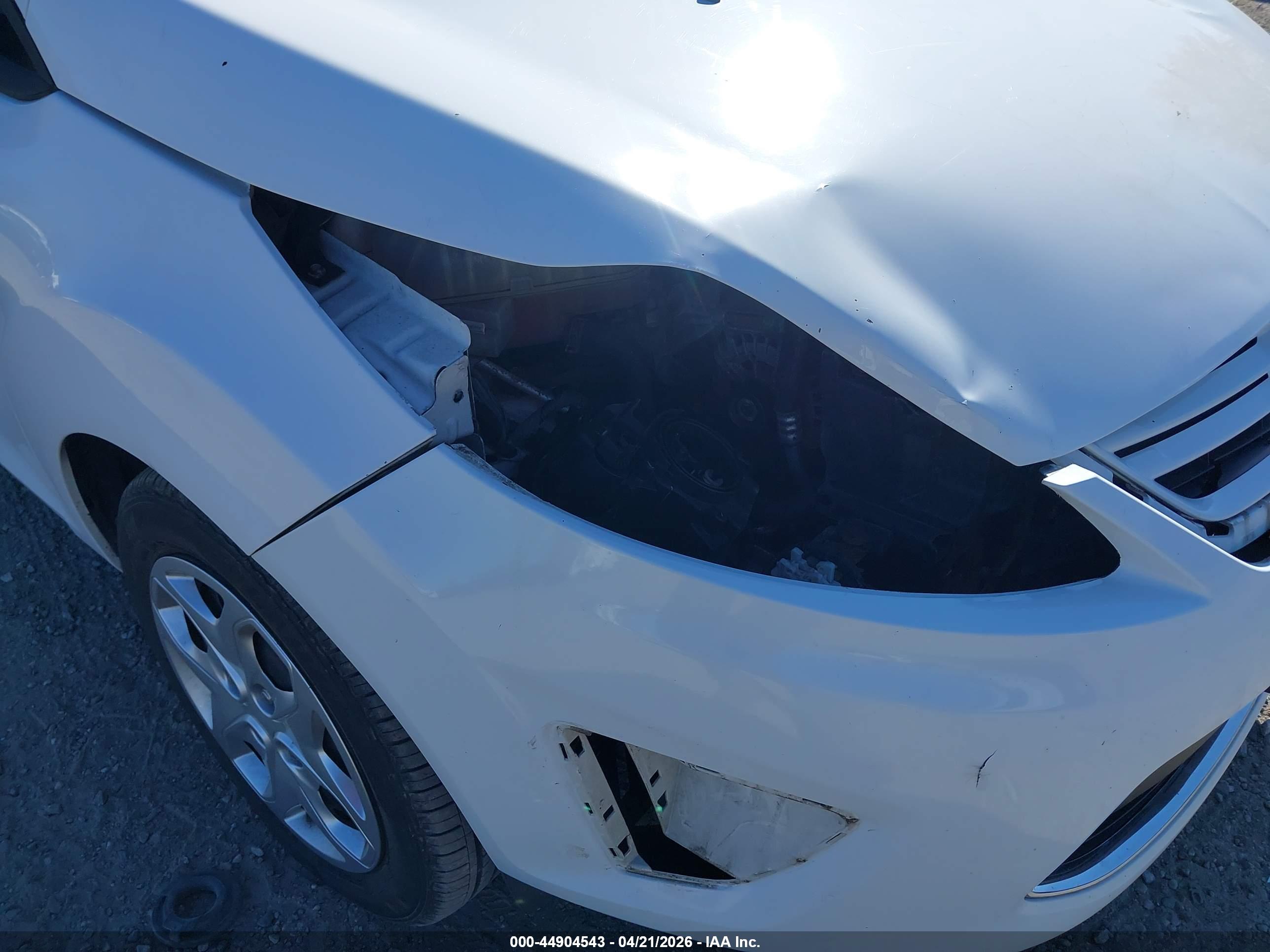 FORD FIESTA image 6