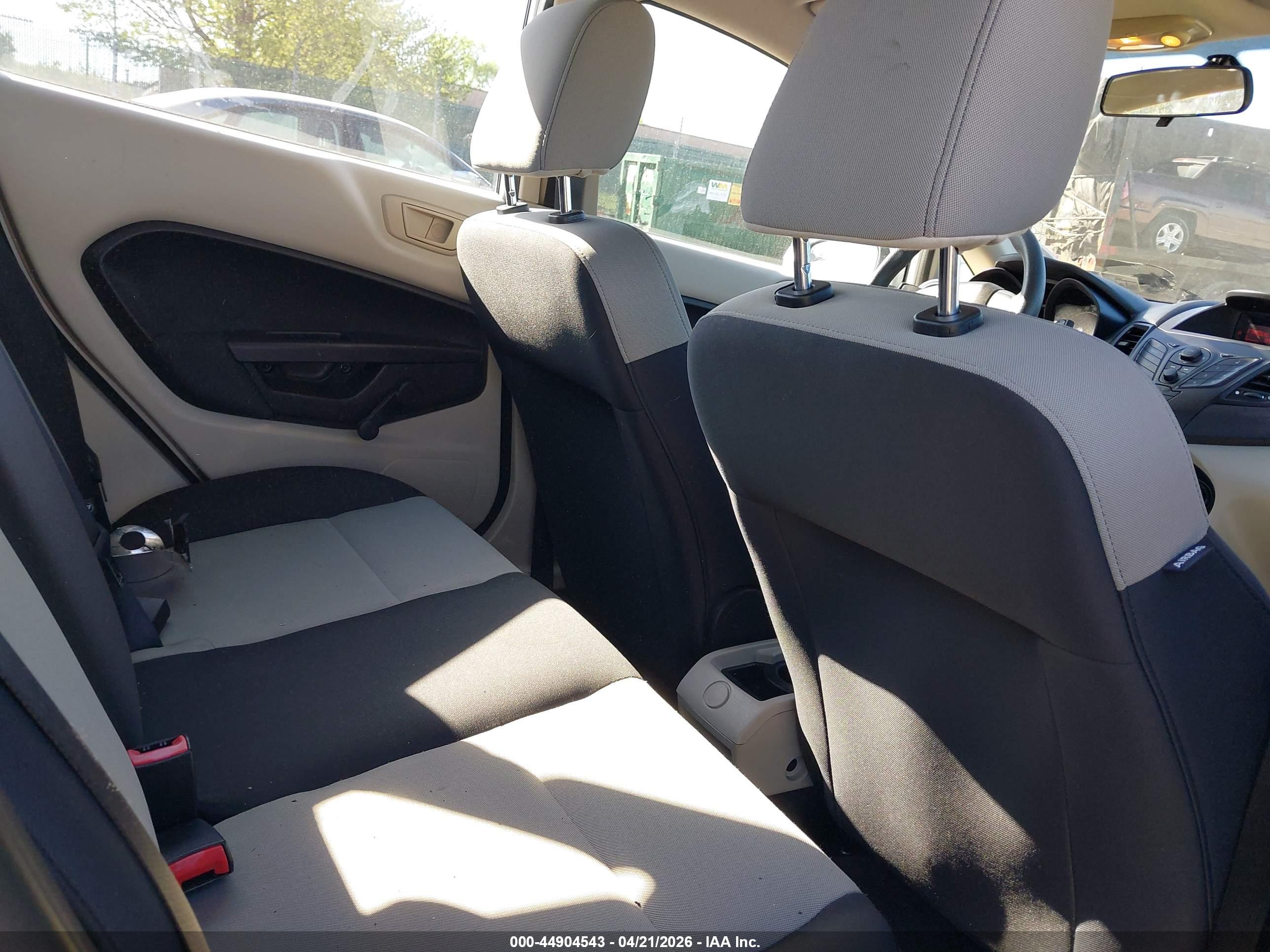 FORD FIESTA image 8