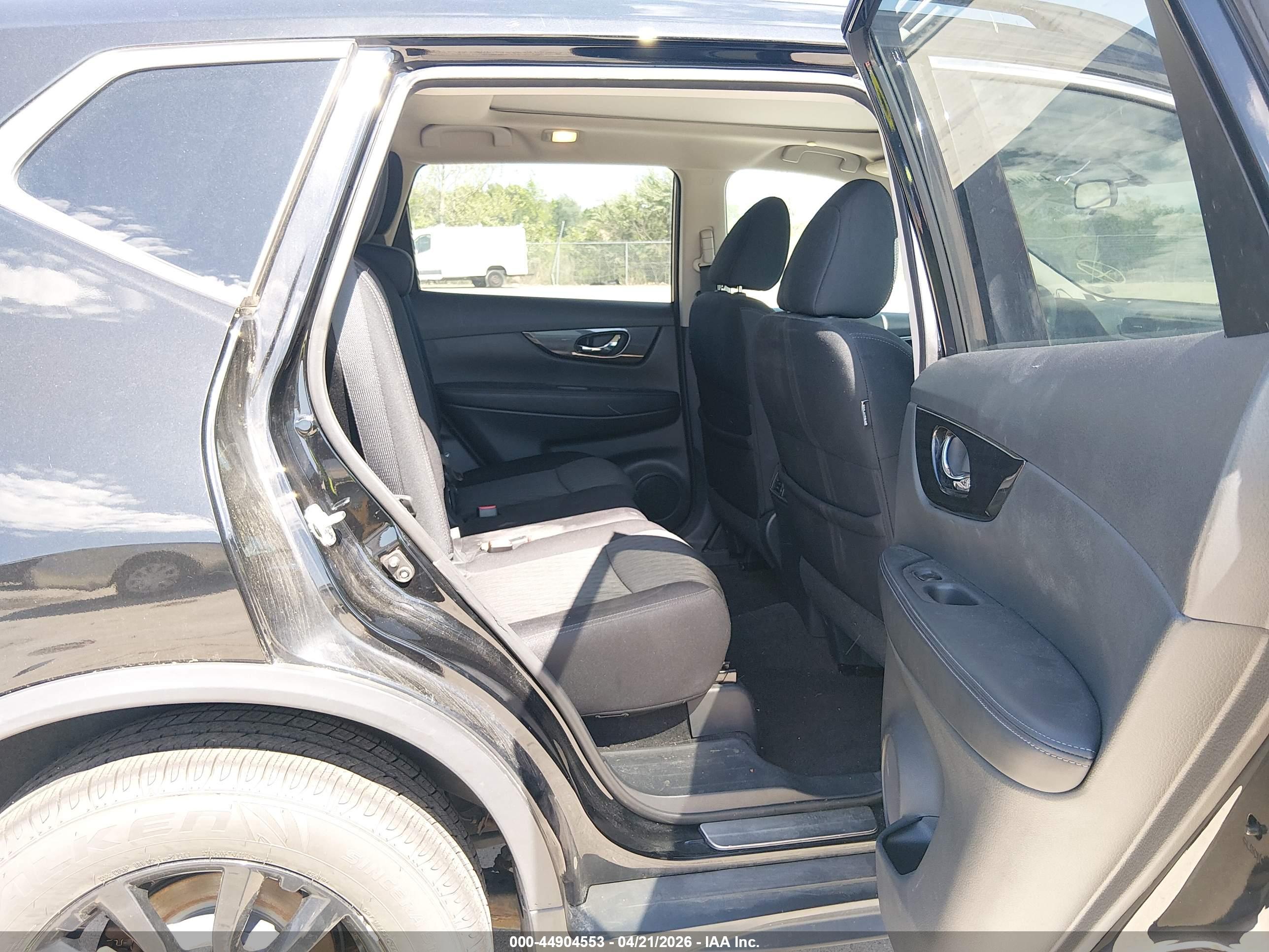 NISSAN ROGUE image 8