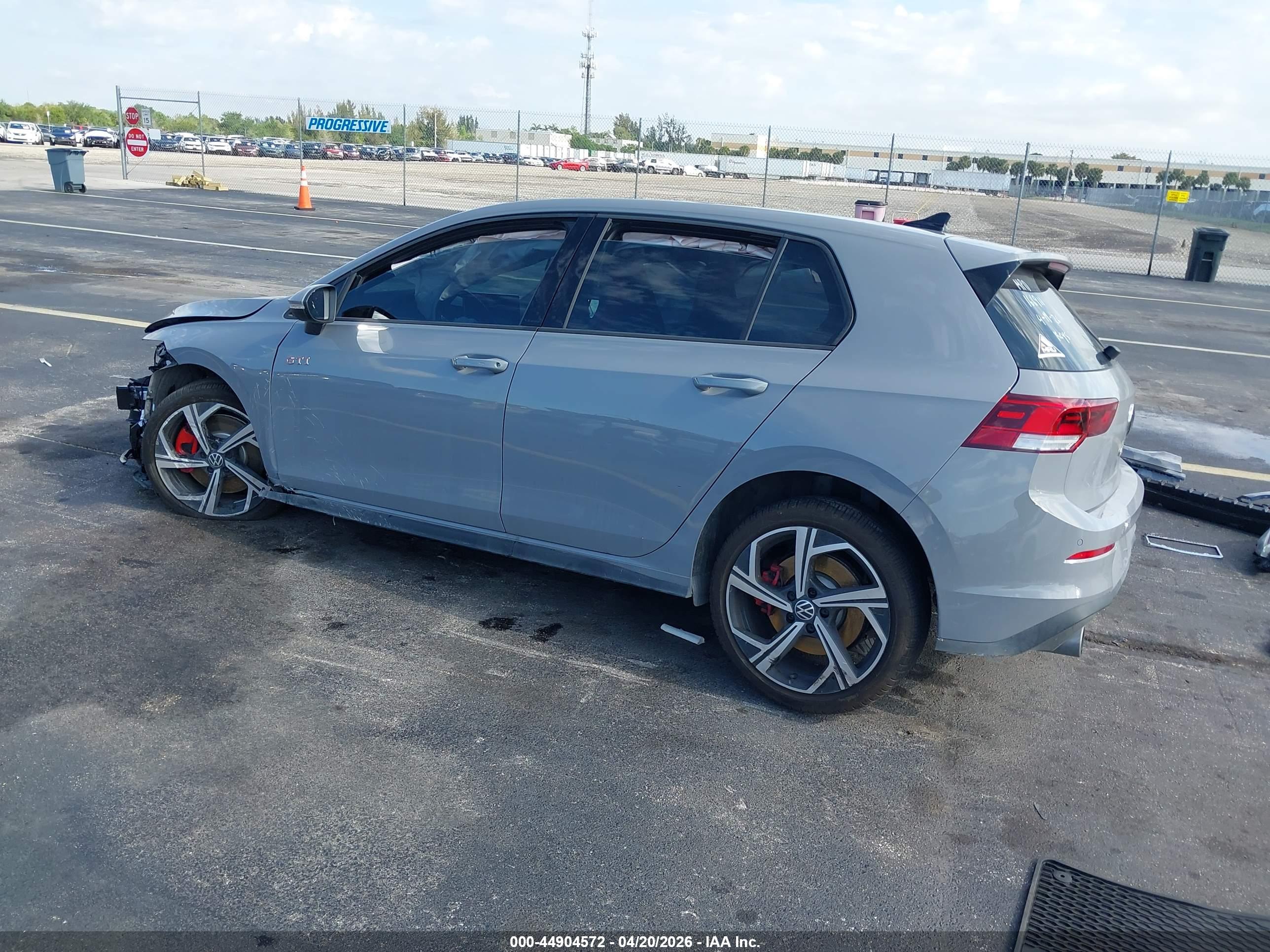 VOLKSWAGEN GOLF image 3