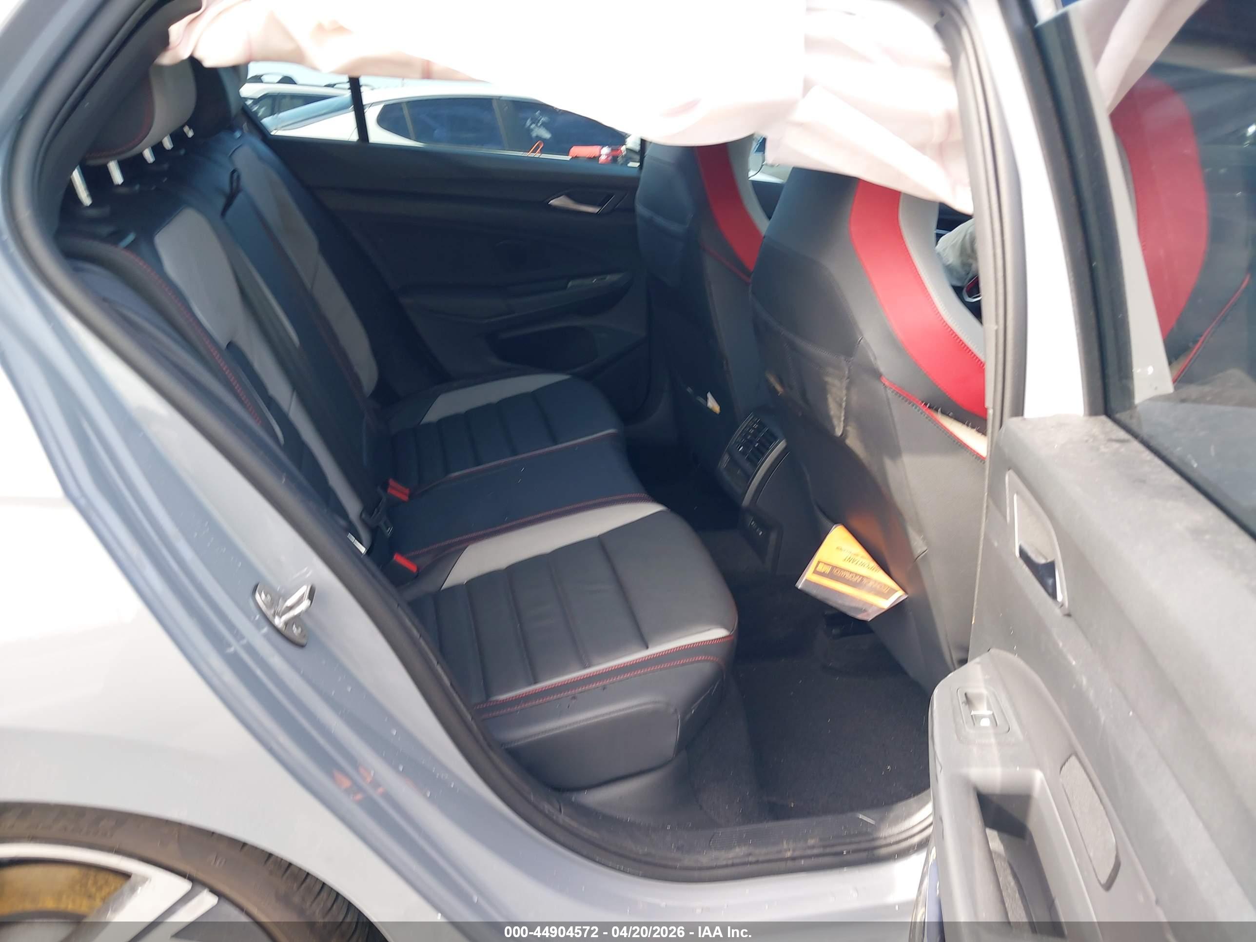 VOLKSWAGEN GOLF image 8
