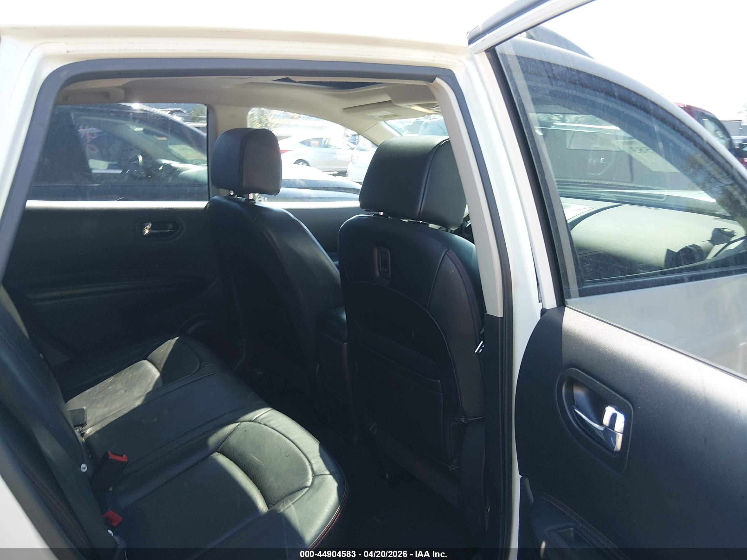 NISSAN ROGUE image 8