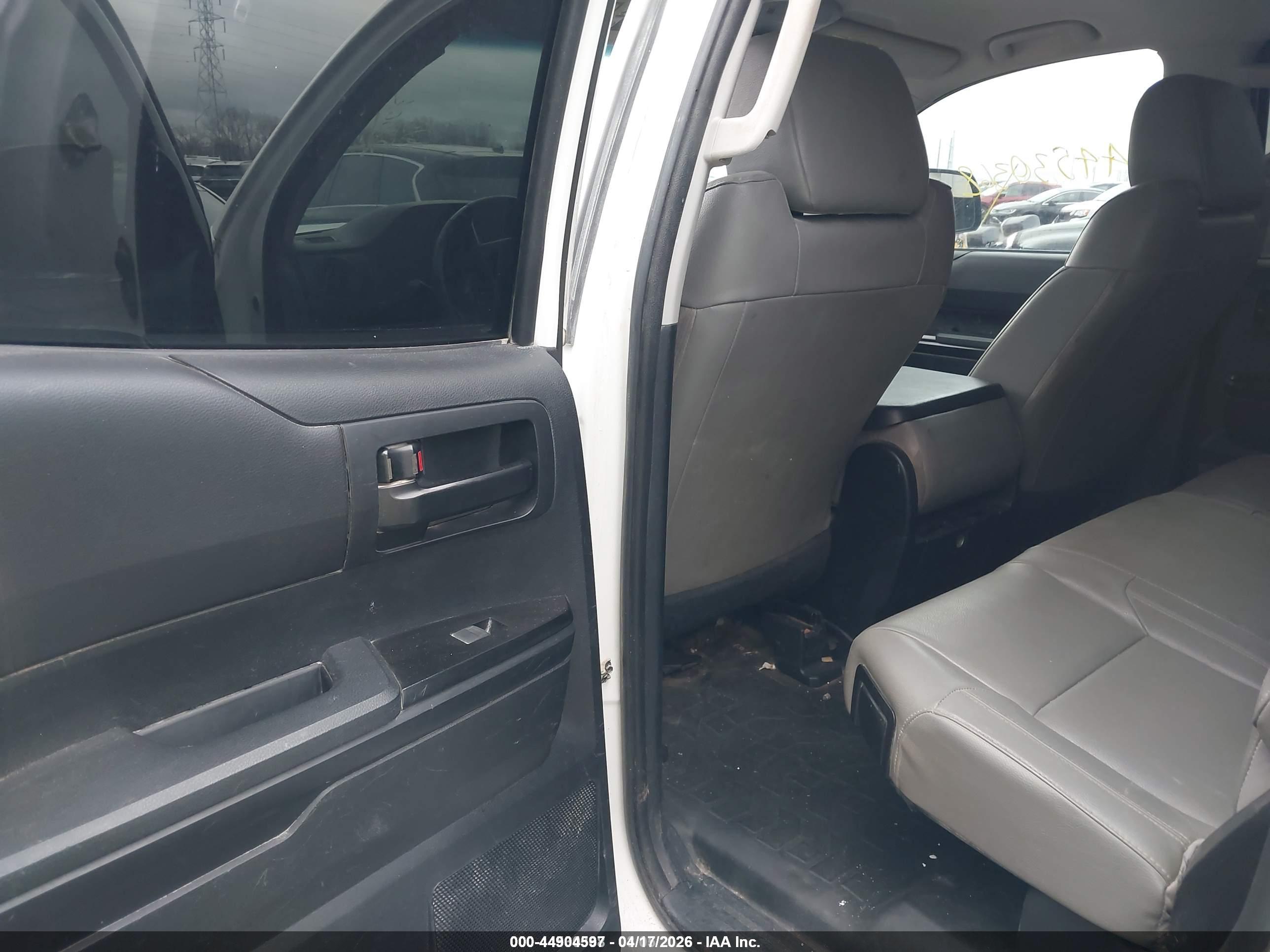 TOYOTA TUNDRA image 8