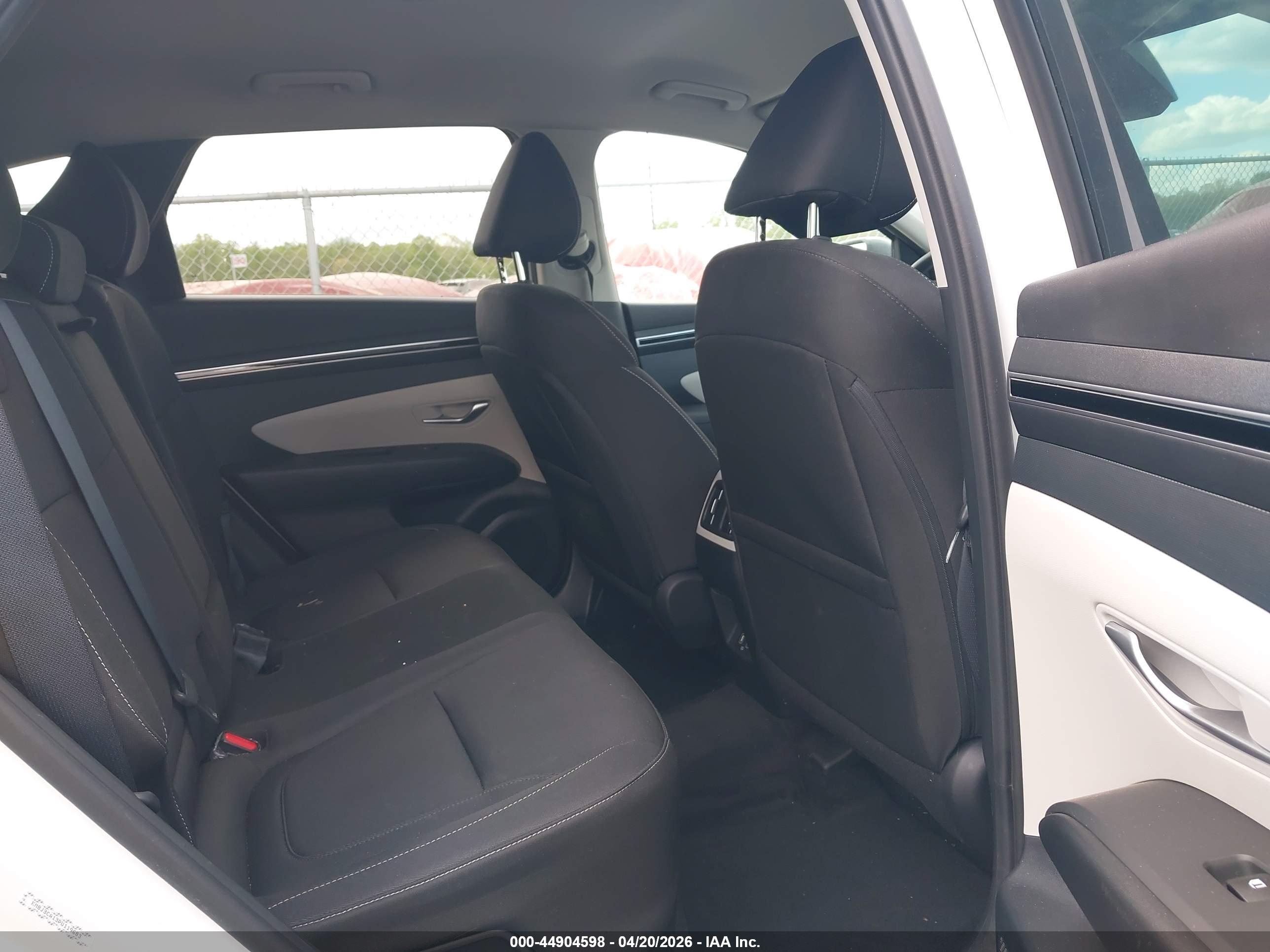 HYUNDAI TUCSON image 8