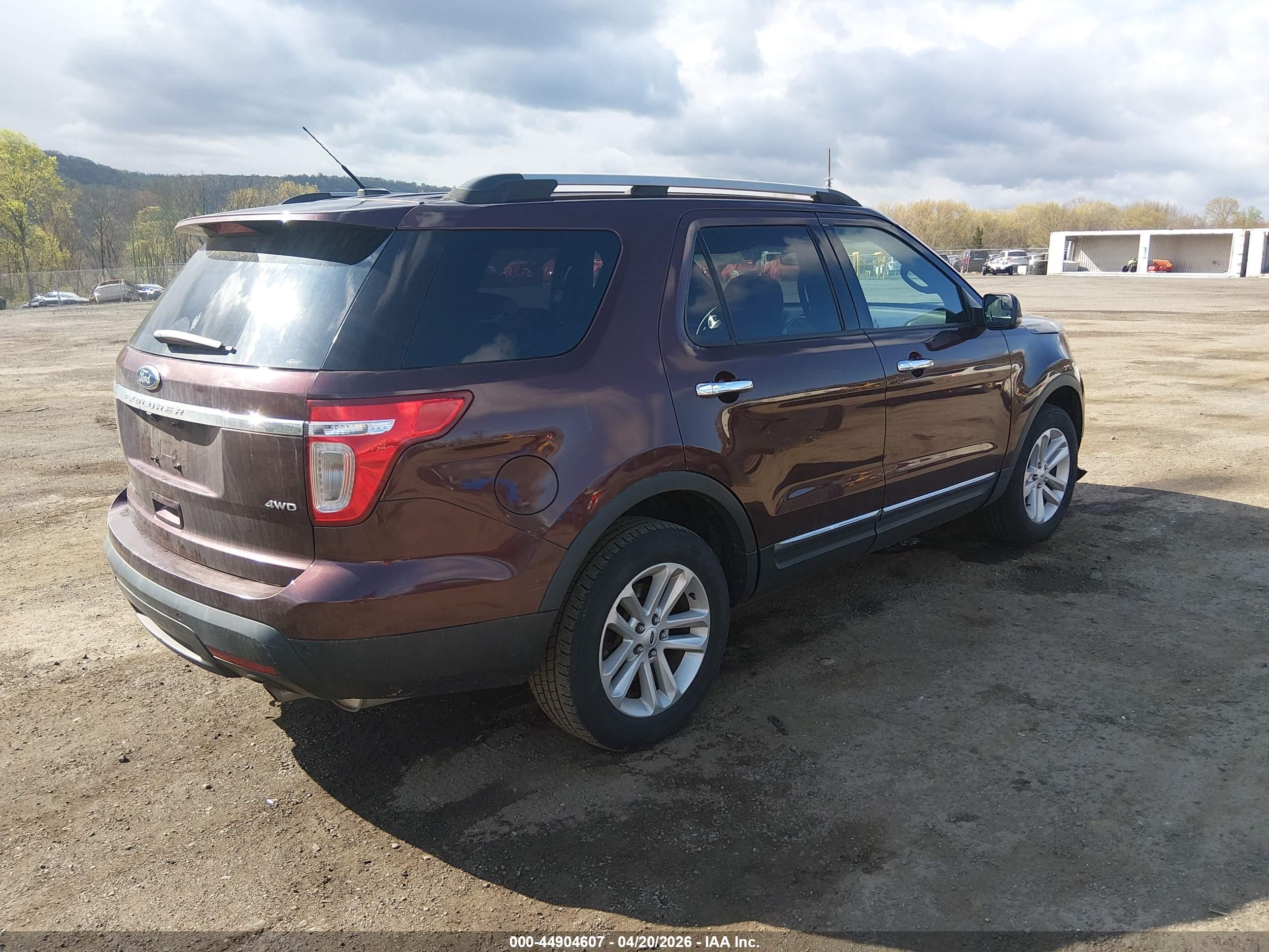 FORD EXPLORER image 4