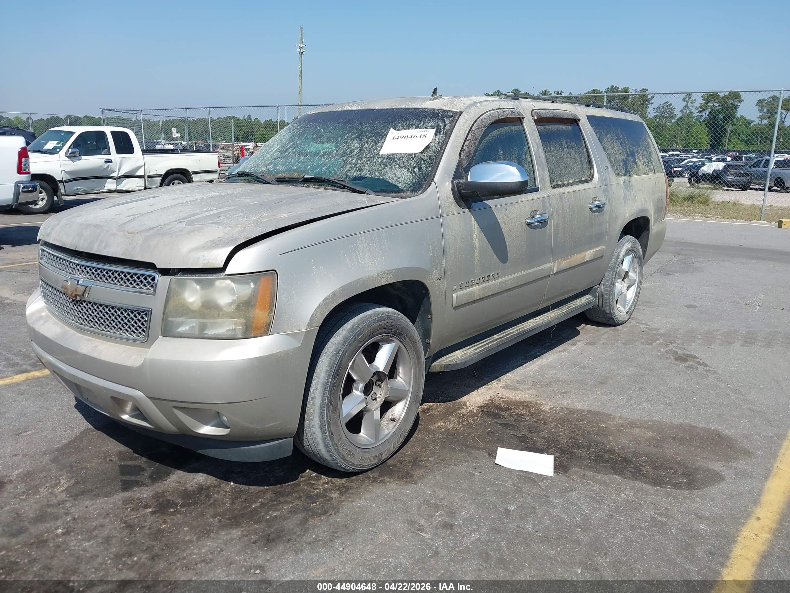 CHEVROLET SUBURBAN image 2