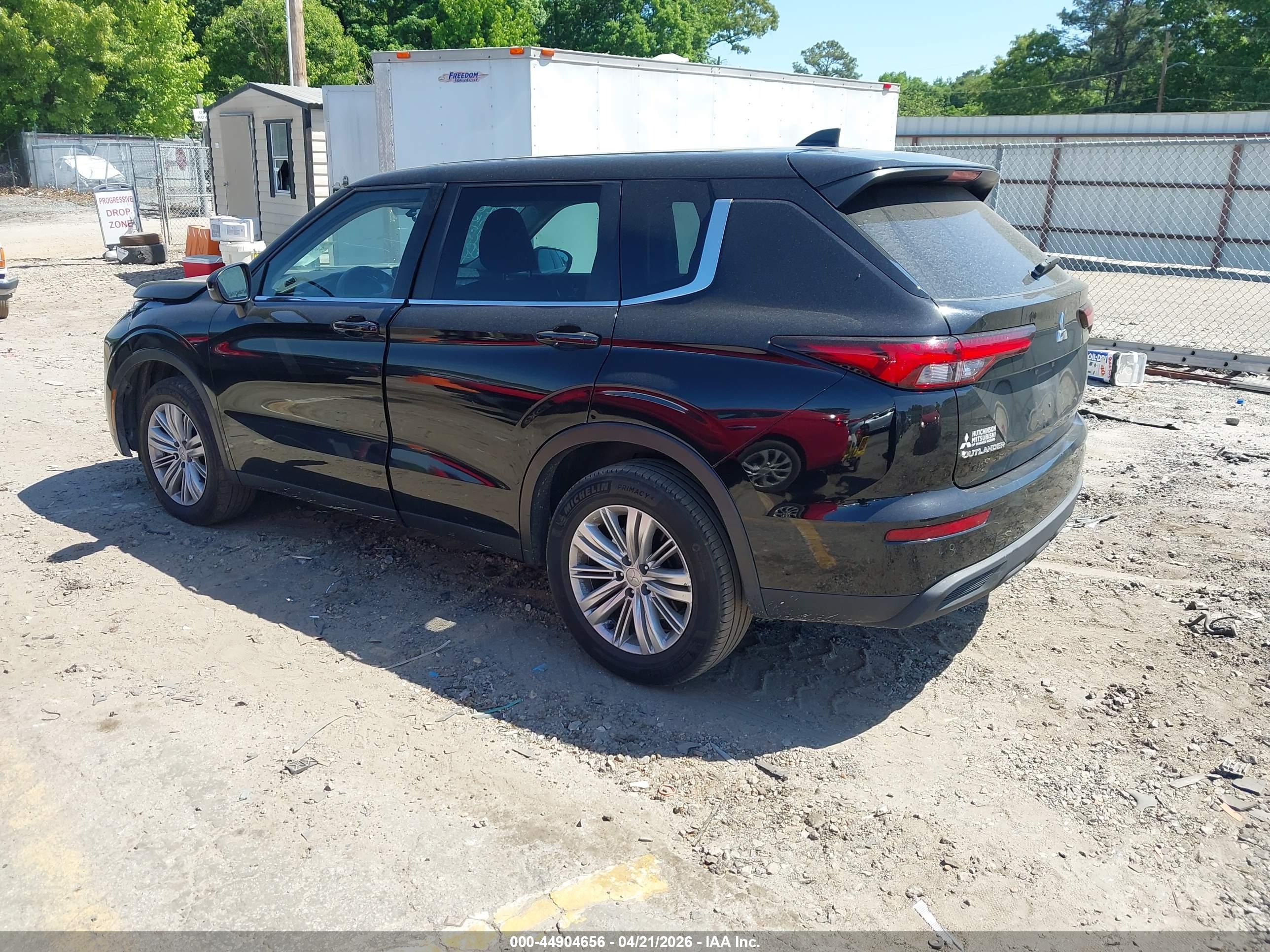 MITSUBISHI OUTLANDER image 3