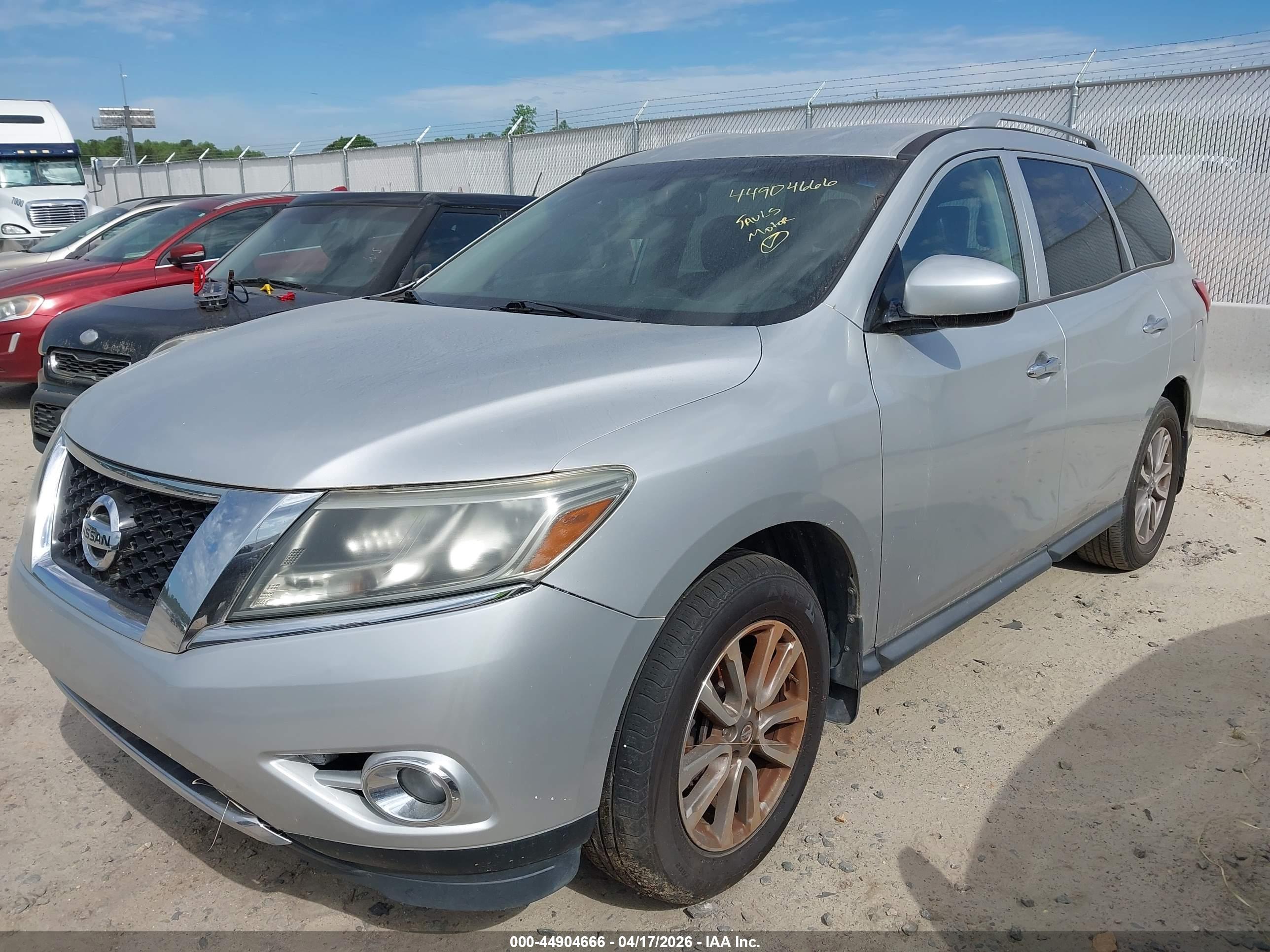 NISSAN PATHFINDER image 2