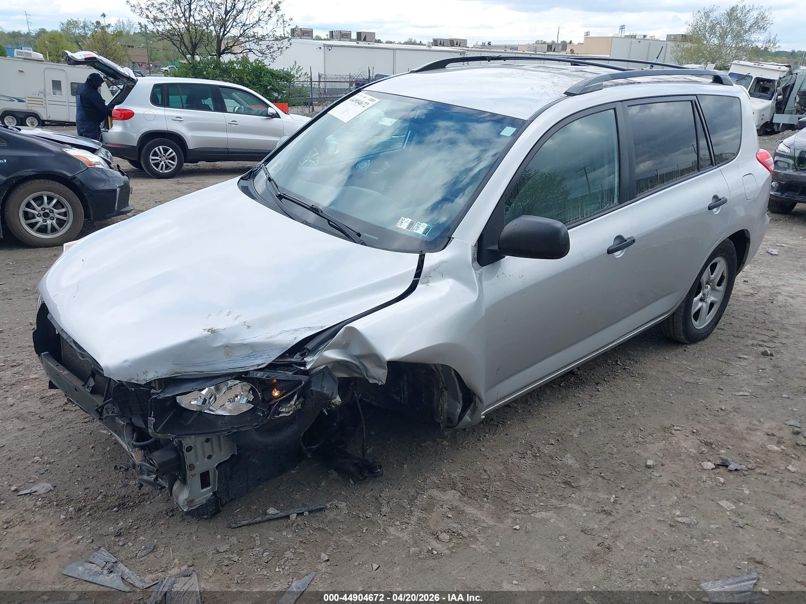 TOYOTA RAV4 image 2