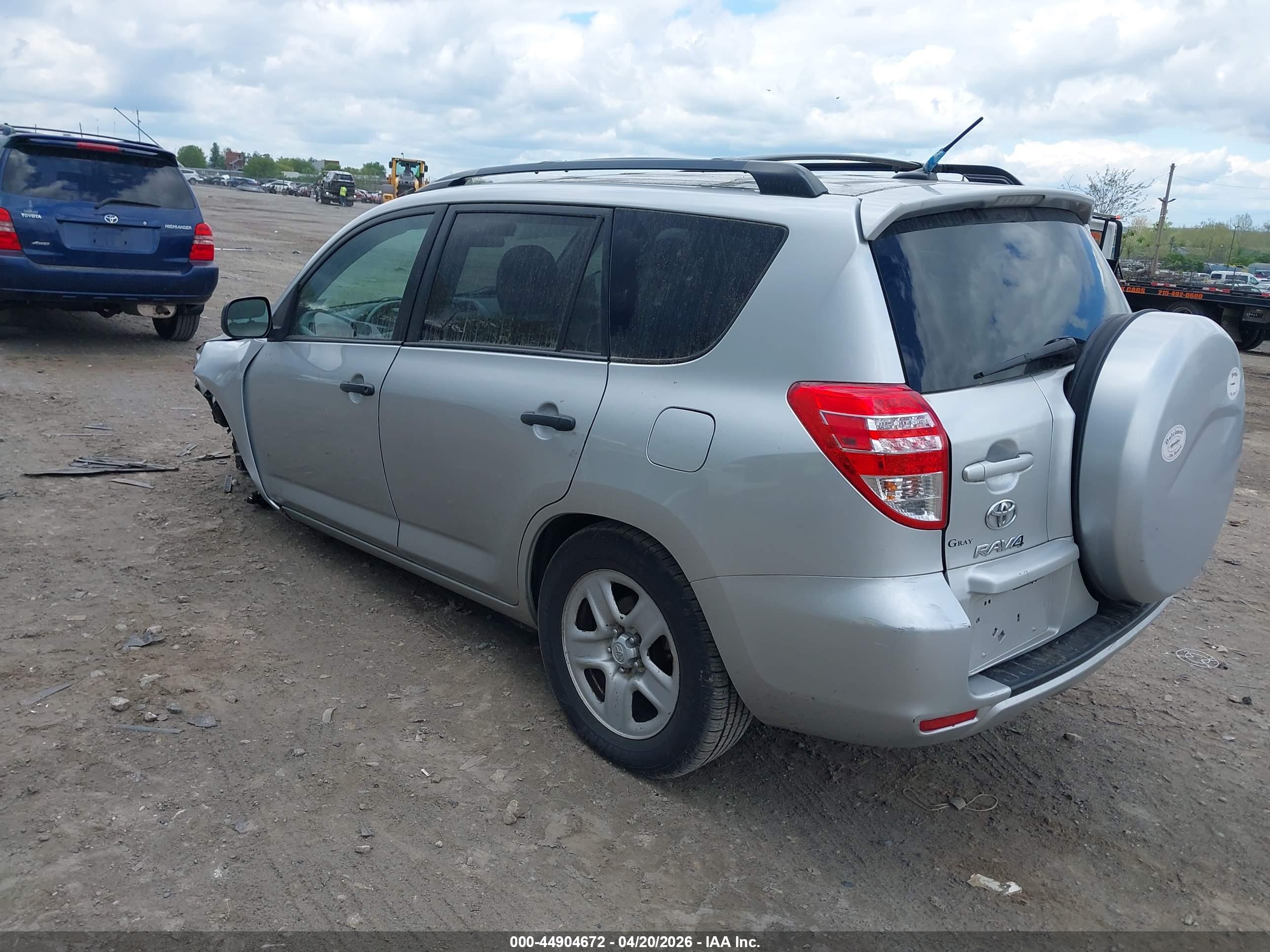 TOYOTA RAV4 image 3